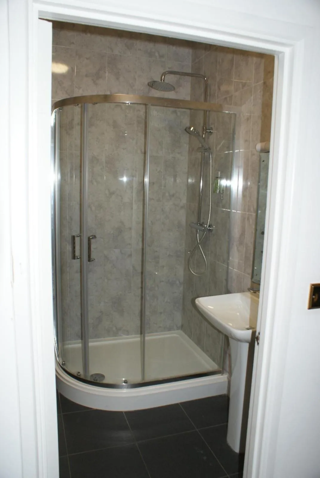 Bathroom in Keppels Head Hotel