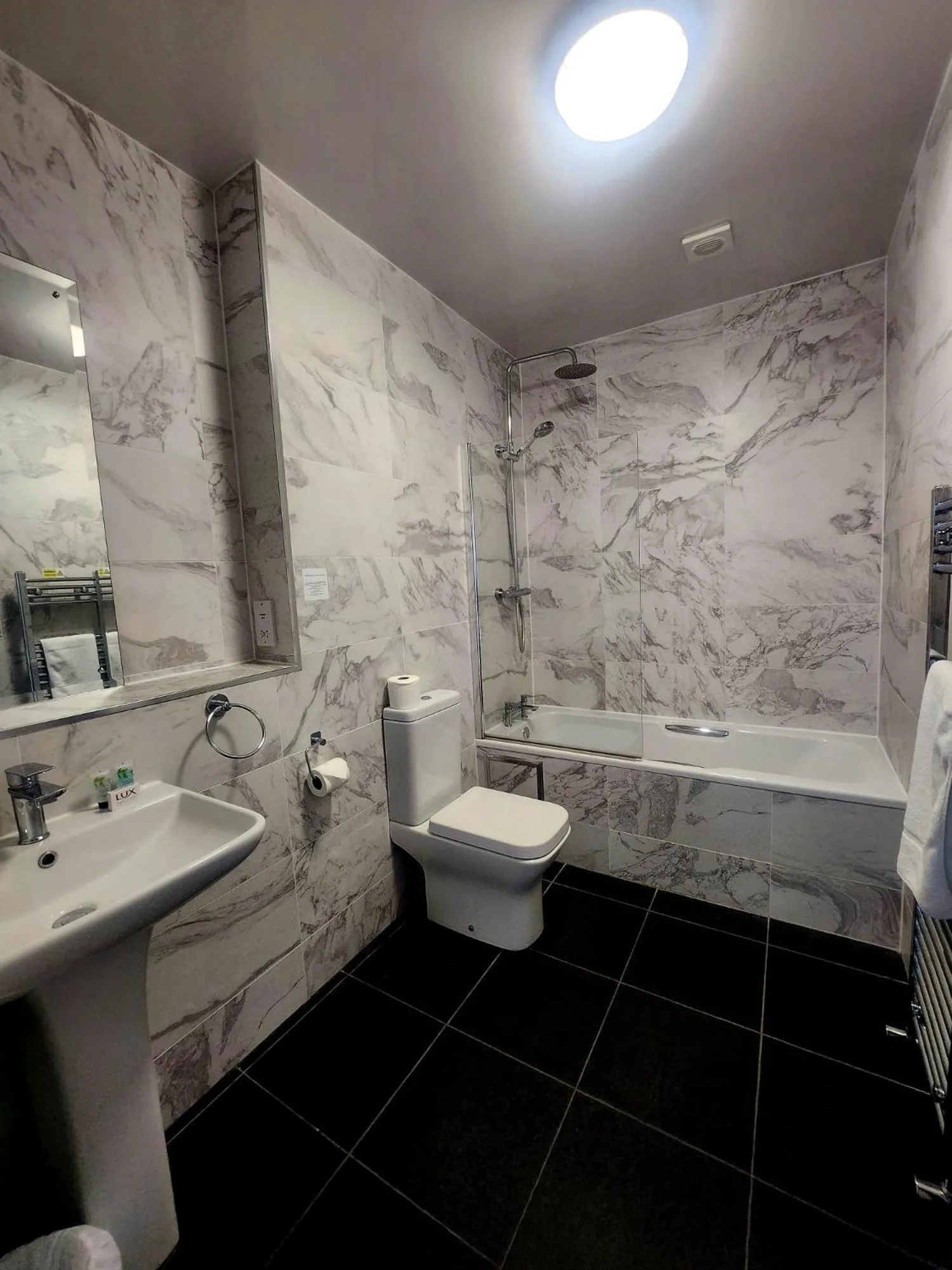 Bathroom in Keppels Head Hotel