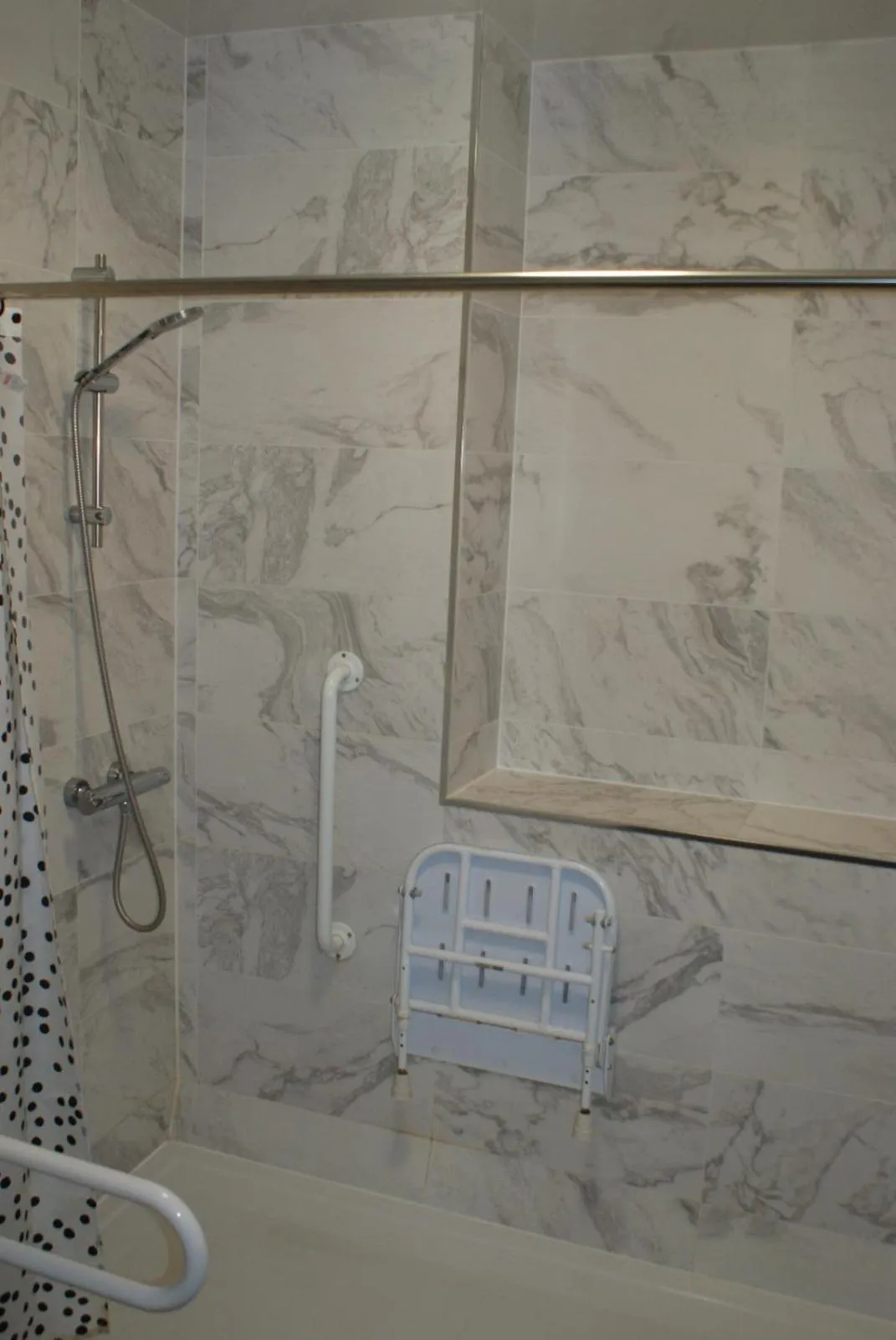 Bathroom in Keppels Head Hotel