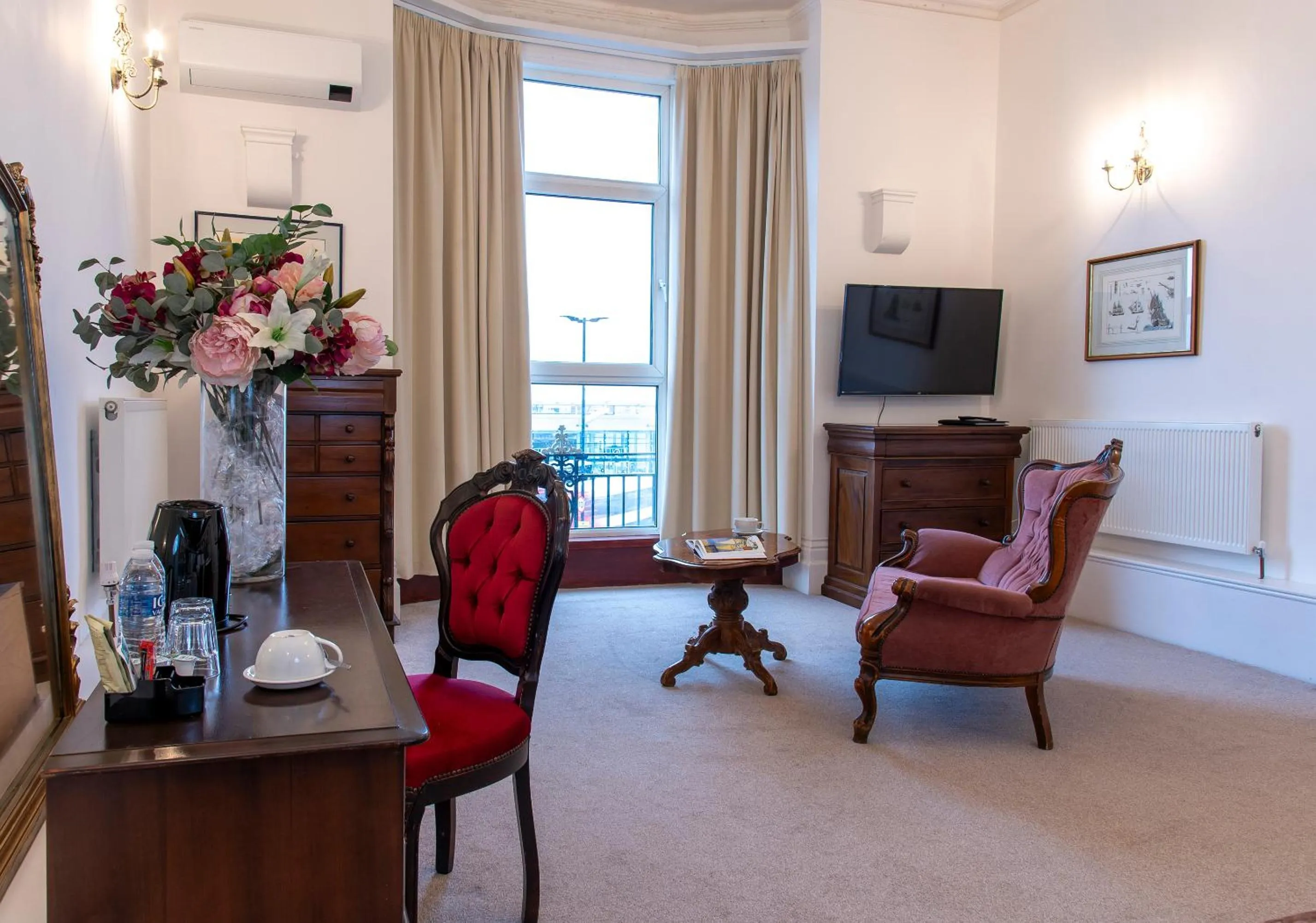 Bedroom in Keppels Head Hotel