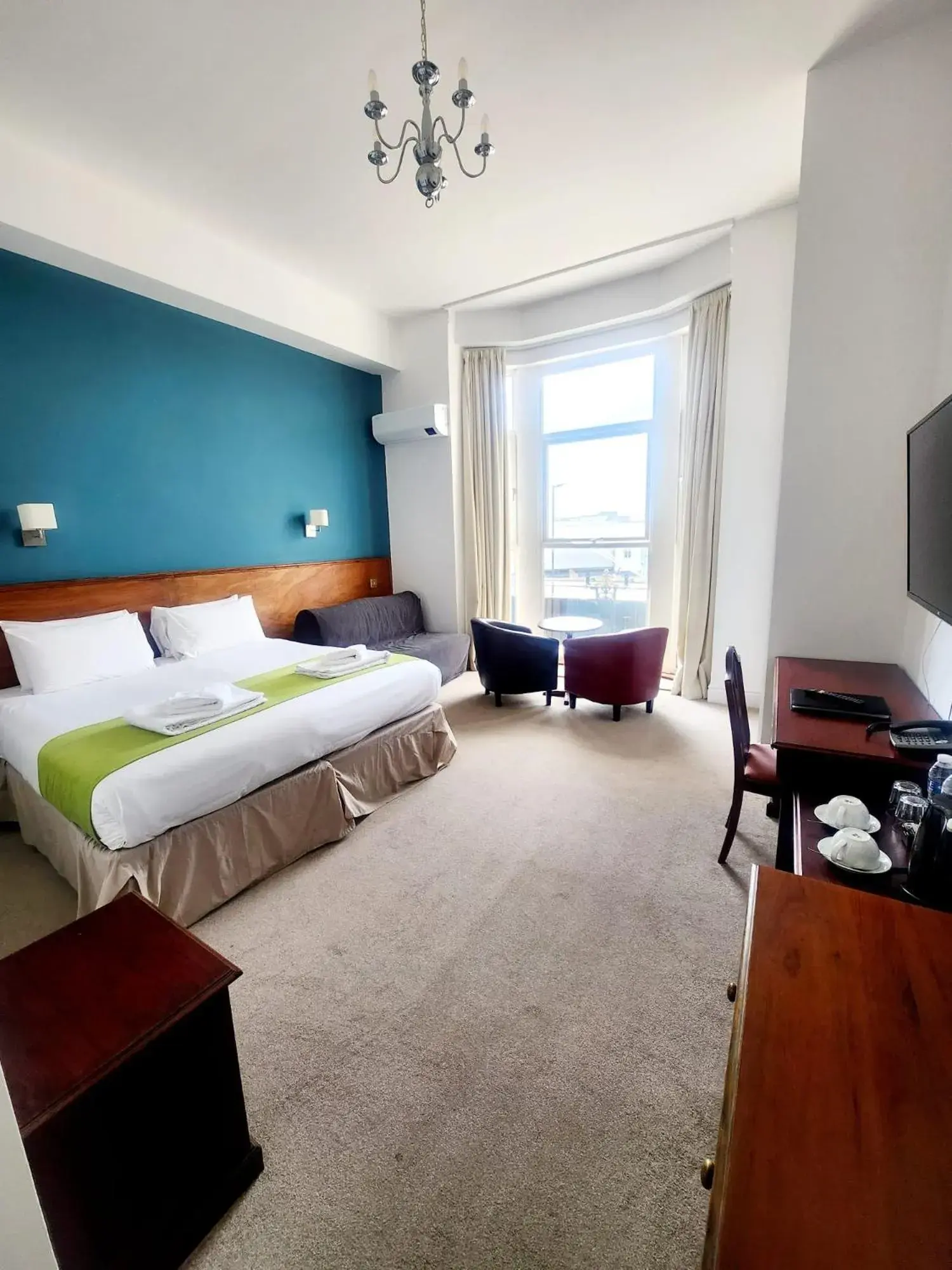 Double or Twin Room with View in Keppels Head Hotel Double or Twin Room with View in Keppels Head Hotel