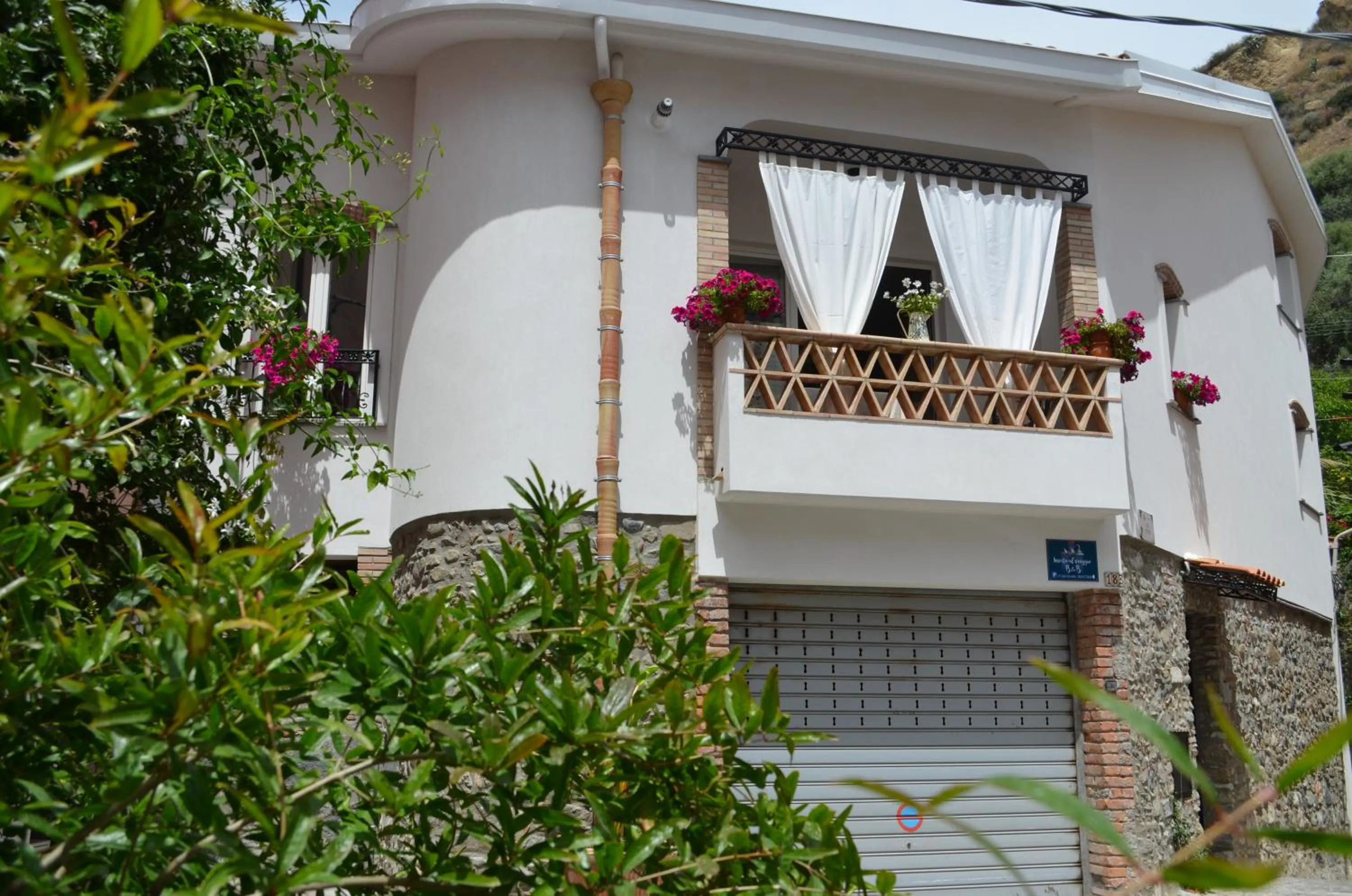 Facade/entrance in Invito al viaggio