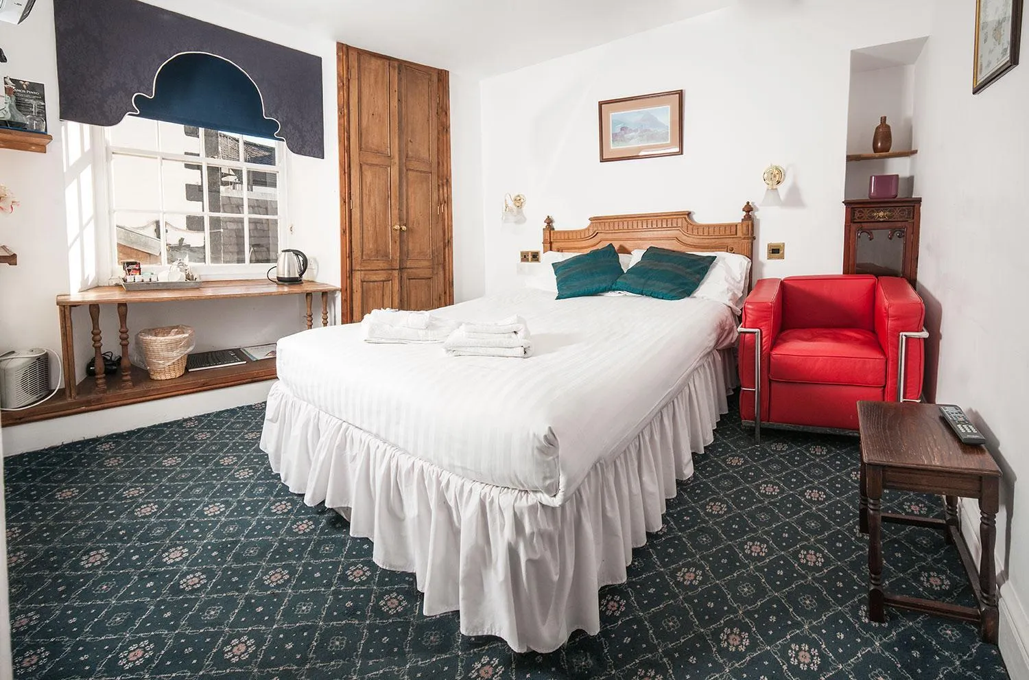 Photo of the whole room, Bed in Gales Of Llangollen