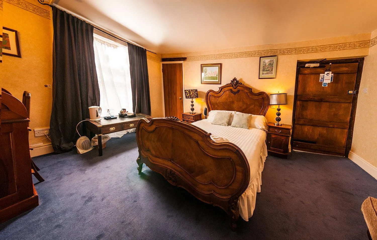 Photo of the whole room, Bed in Gales Of Llangollen