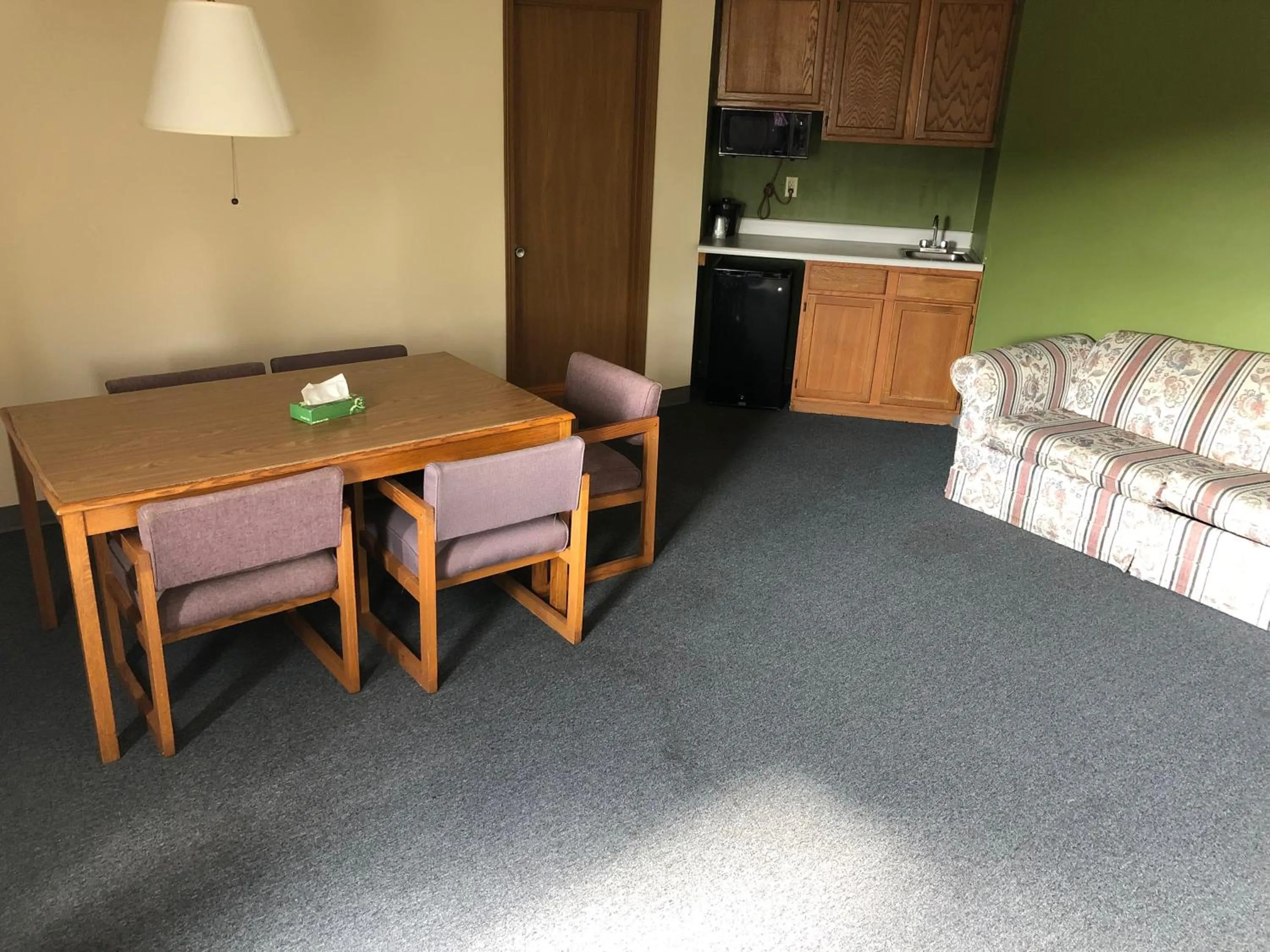 Living room in Salt Creek Inn