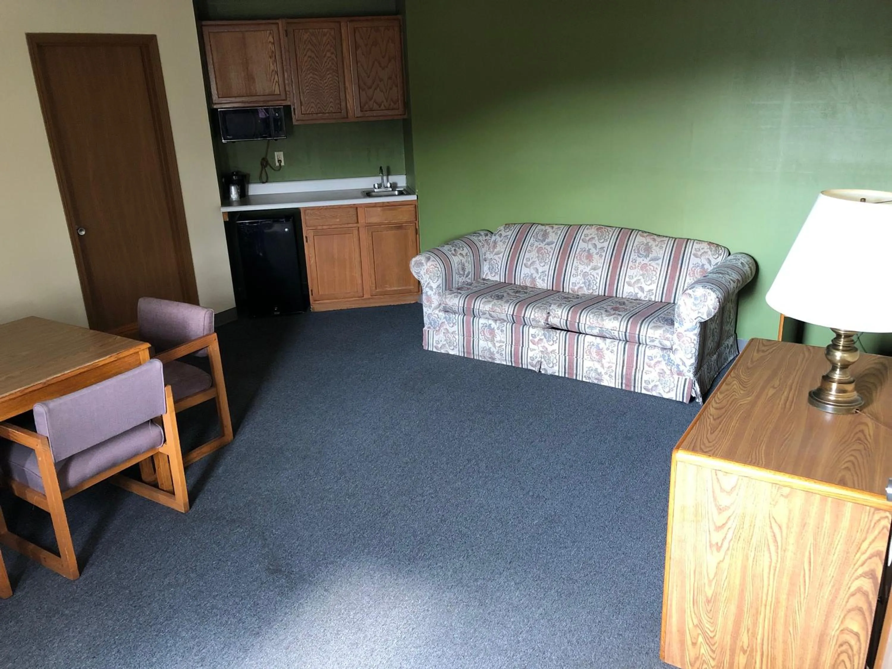 Living room in Salt Creek Inn