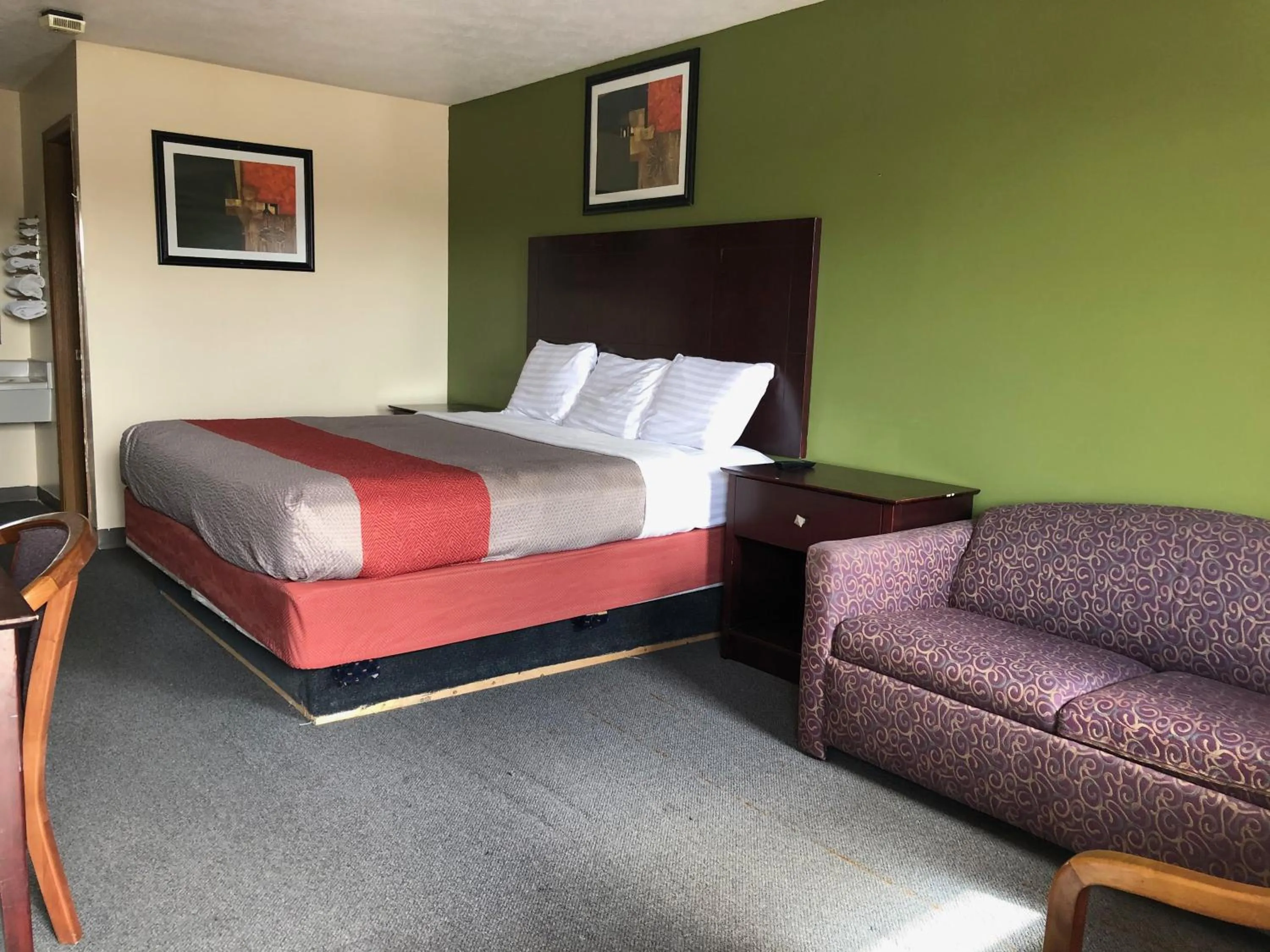 Bed in Salt Creek Inn