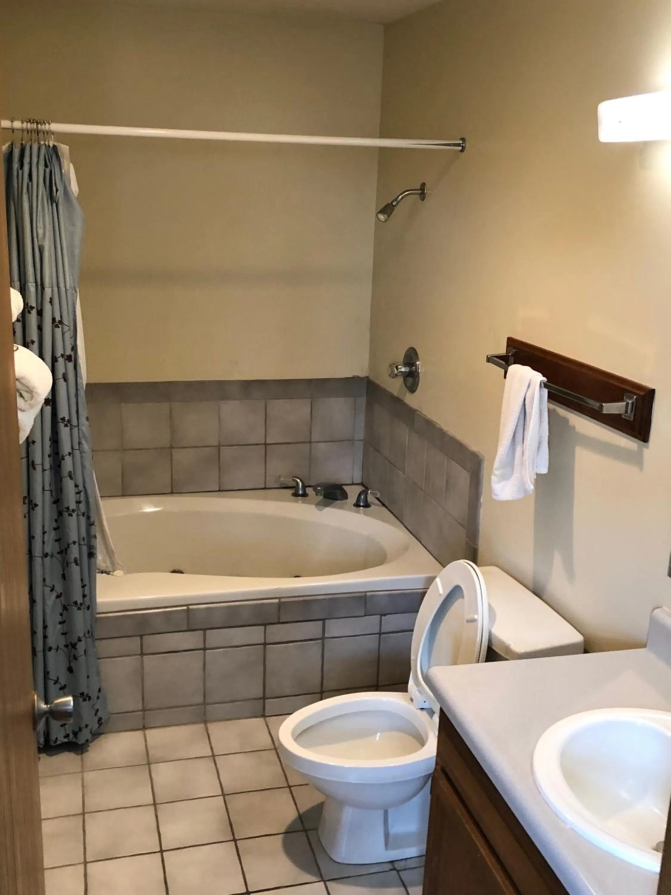 Shower in Salt Creek Inn