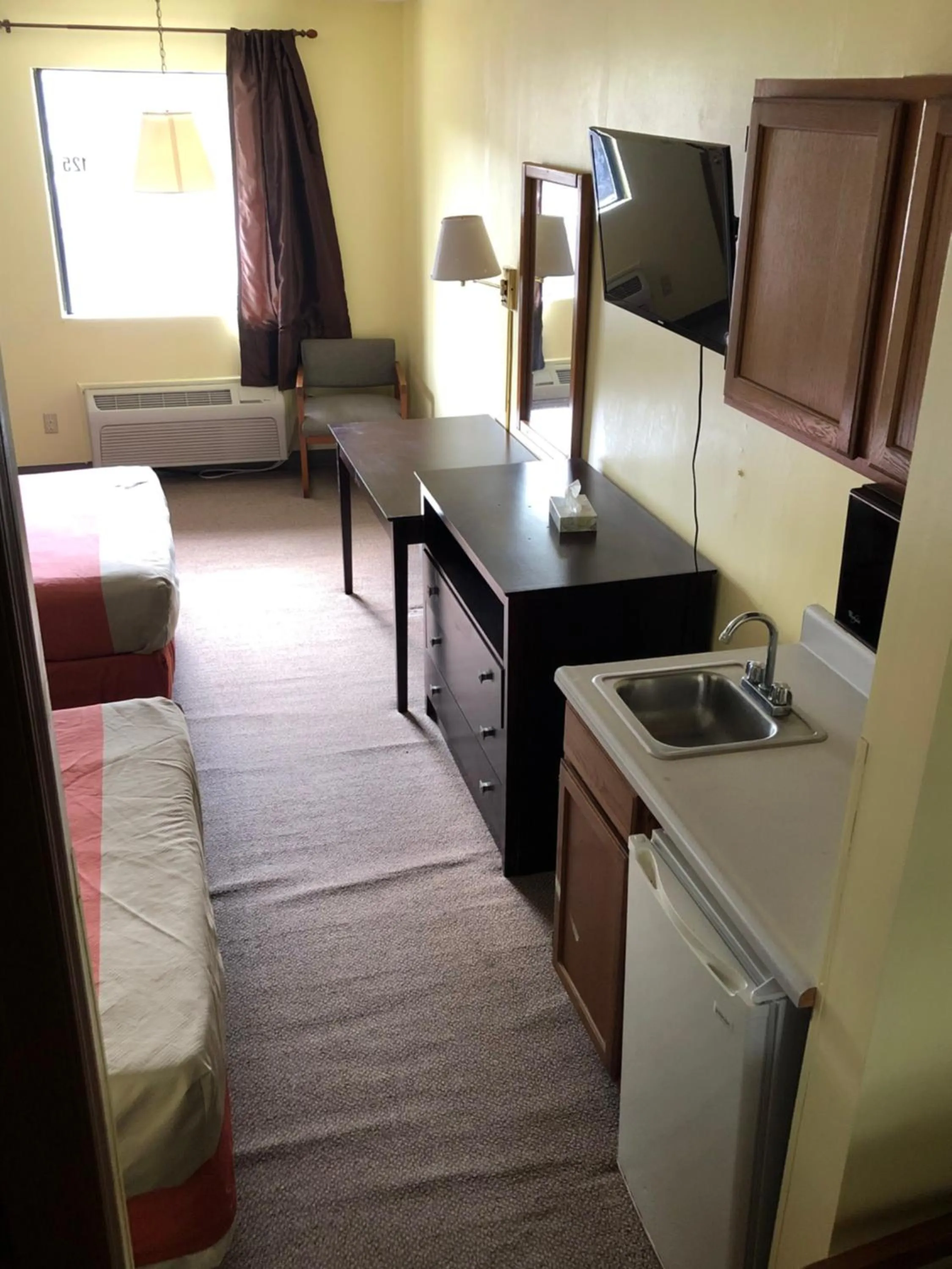 Bathroom, Bed in Salt Creek Inn