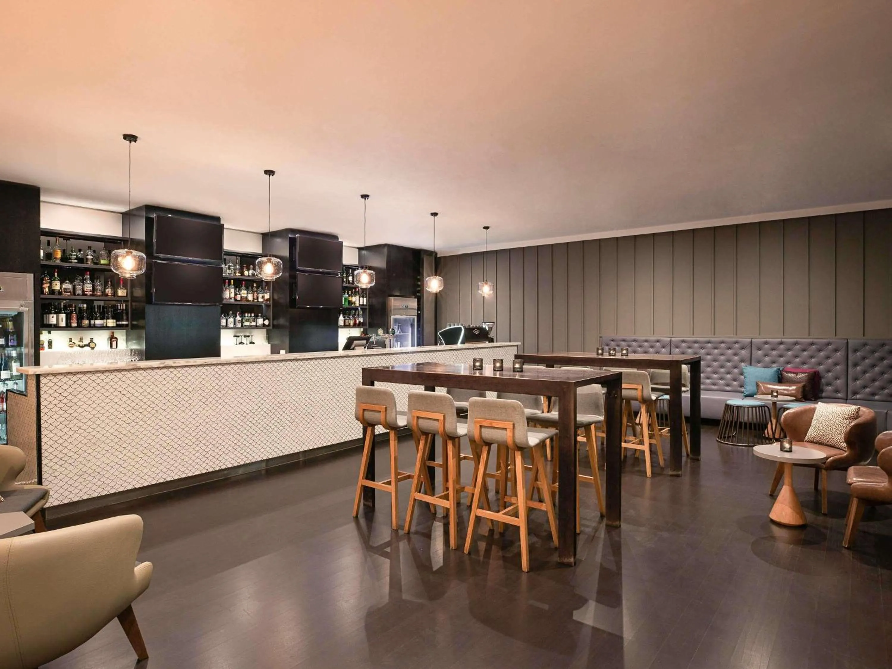 Lounge or bar in Mantra on Russell