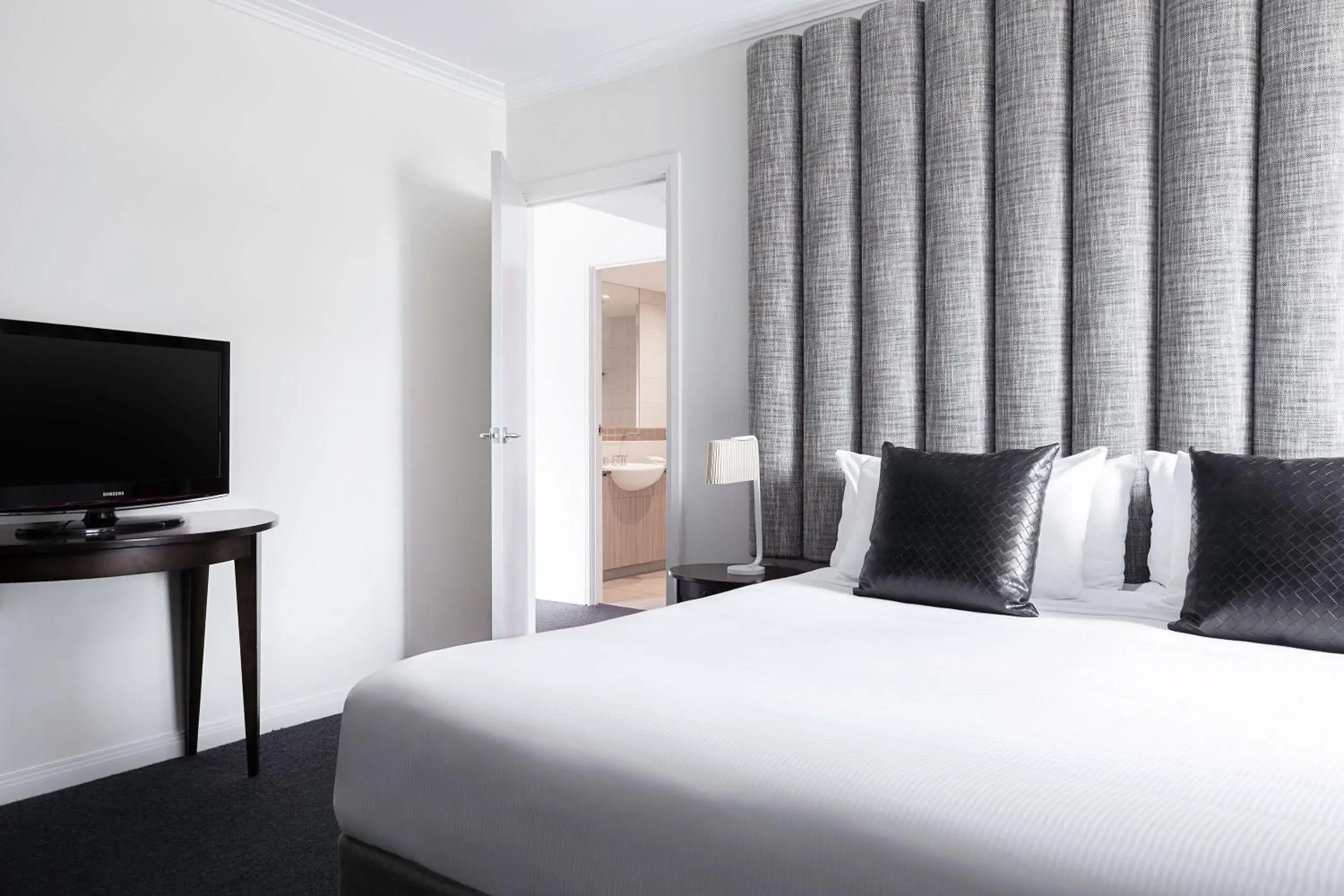 One-Bedroom Apartment in Mantra on Russell One-Bedroom Apartment in Mantra on Russell