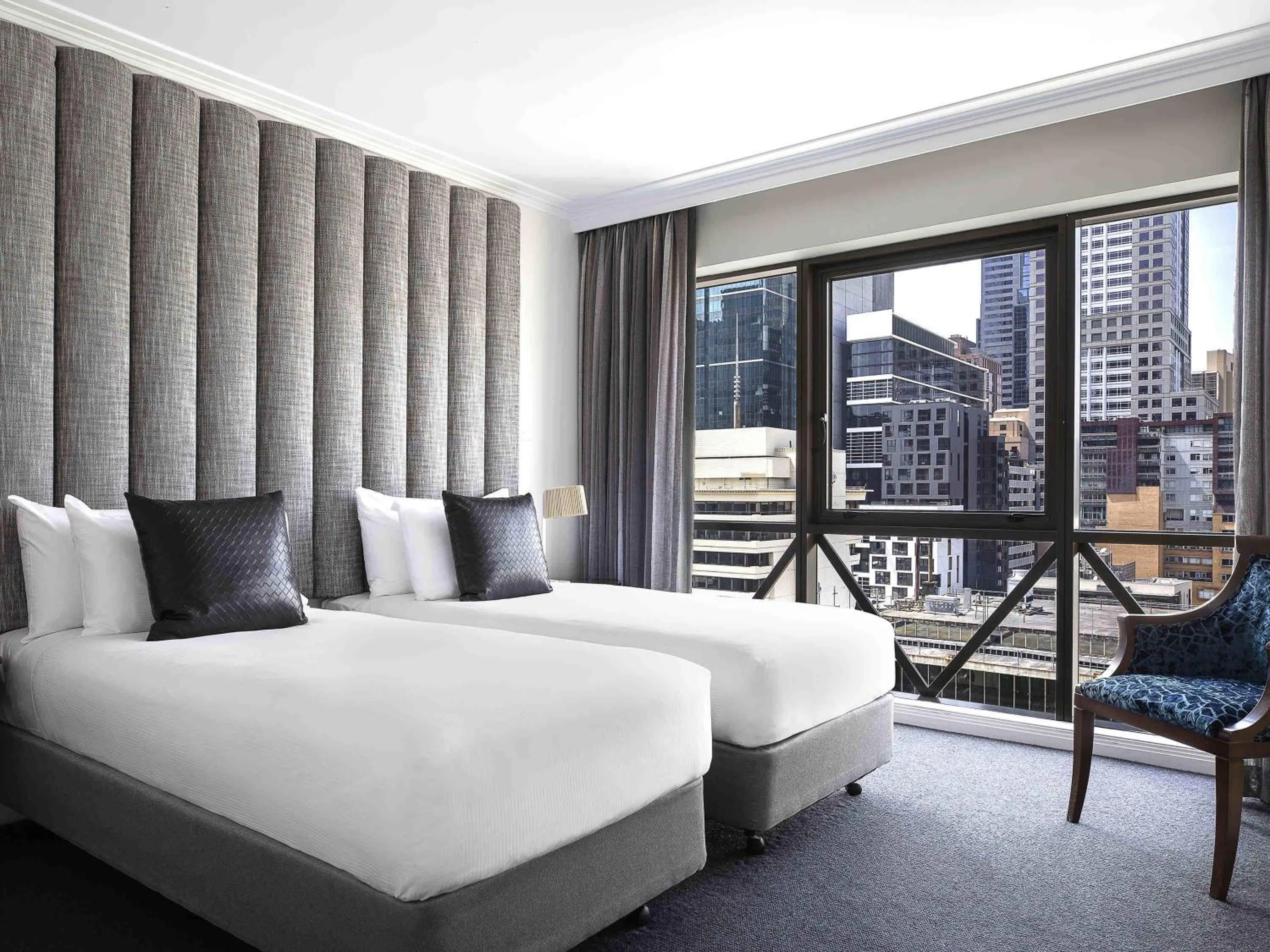 Bedroom, Bed in Mantra on Russell