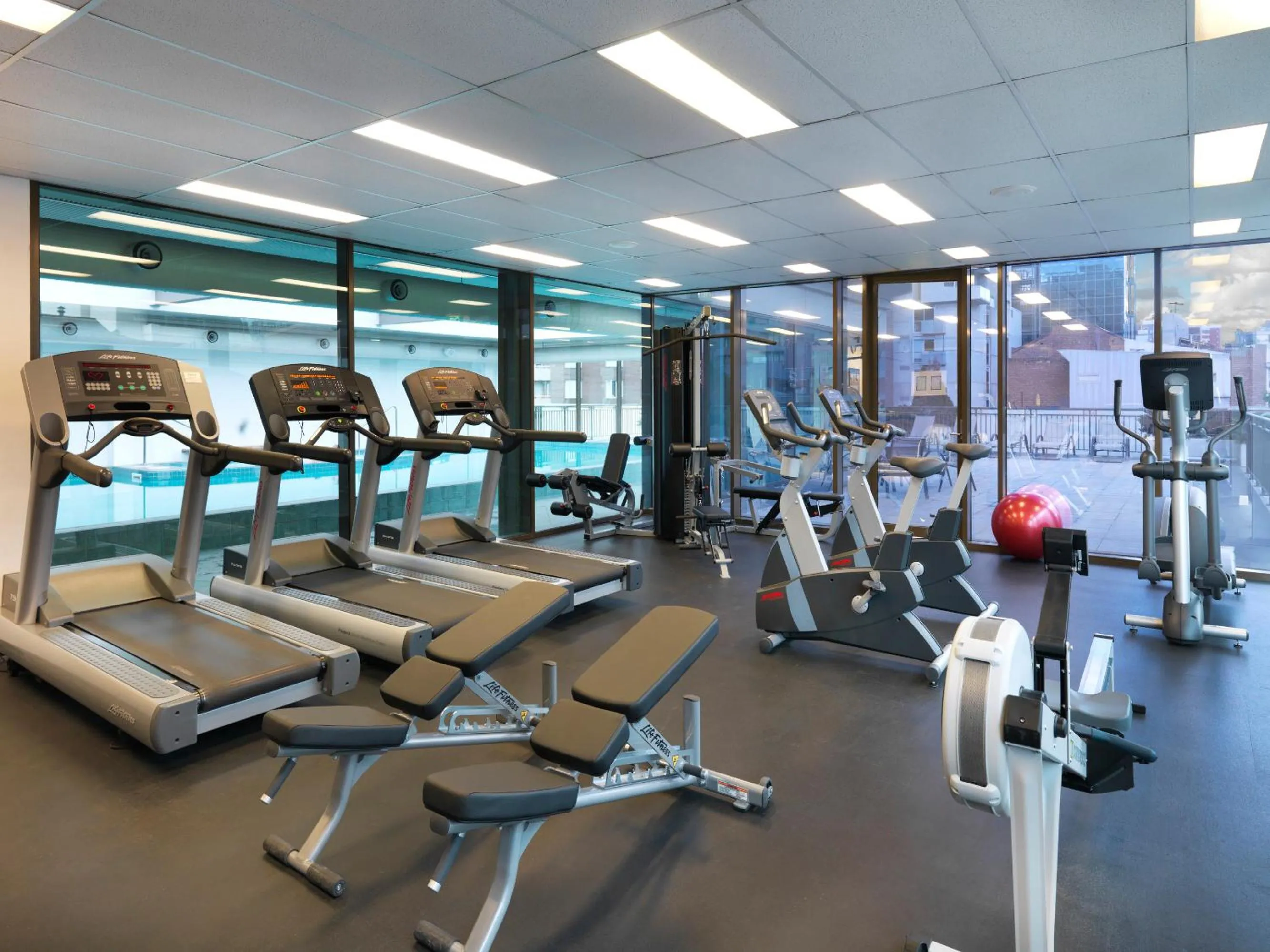 Fitness centre/facilities in Mantra on Russell