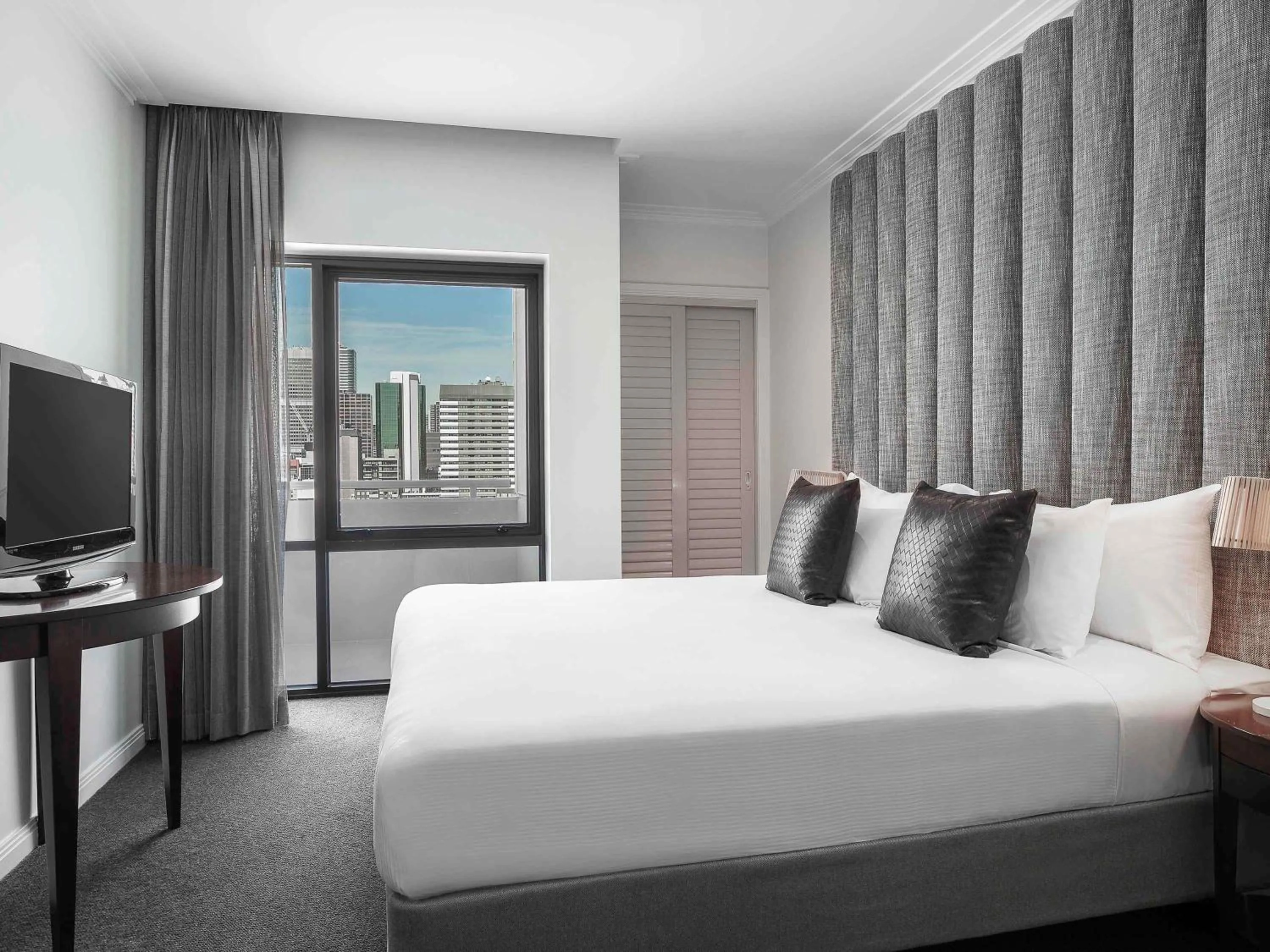 Other, Bed in Mantra on Russell