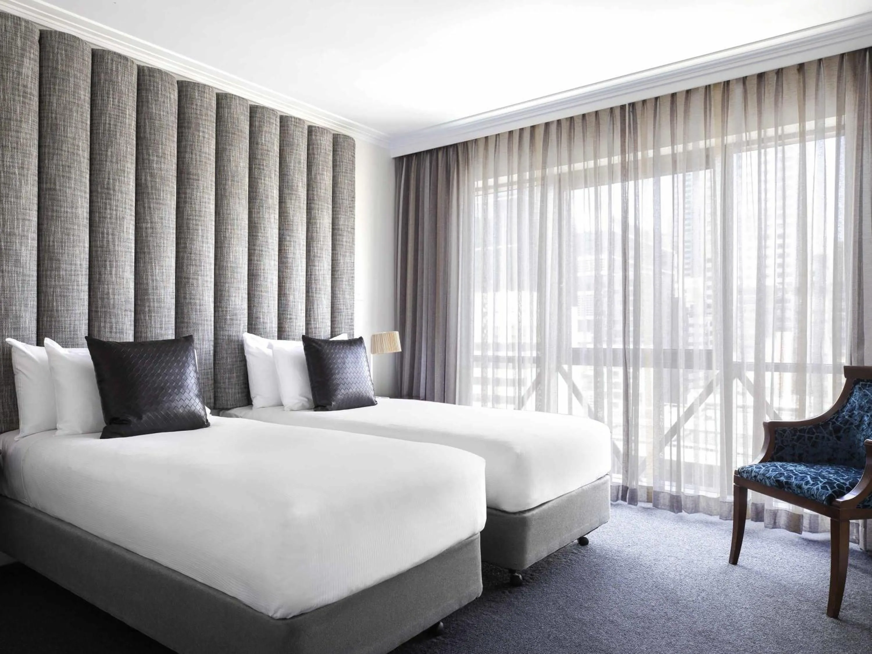 Bedroom, Bed in Mantra on Russell