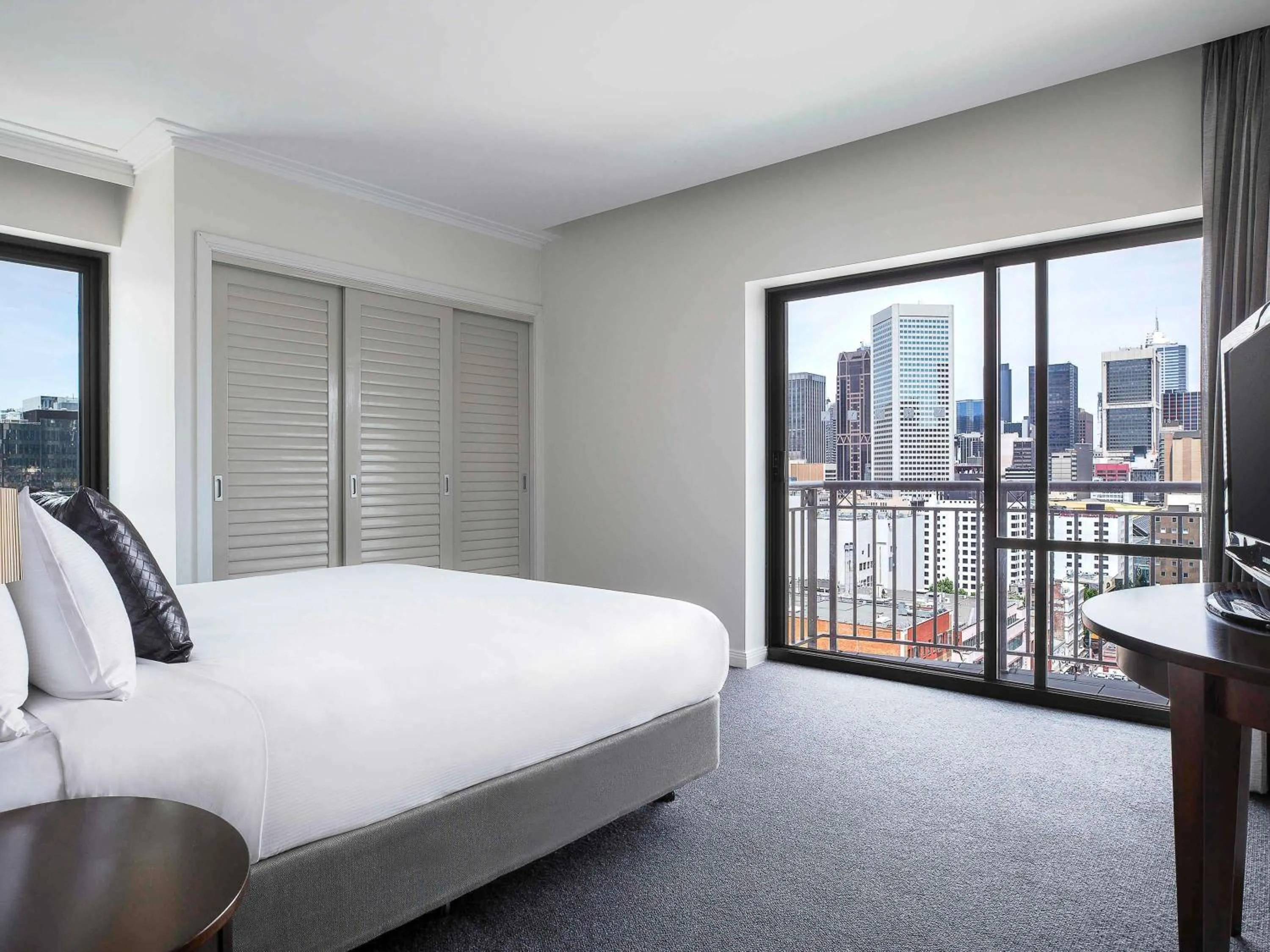 Property building, Bed in Mantra on Russell