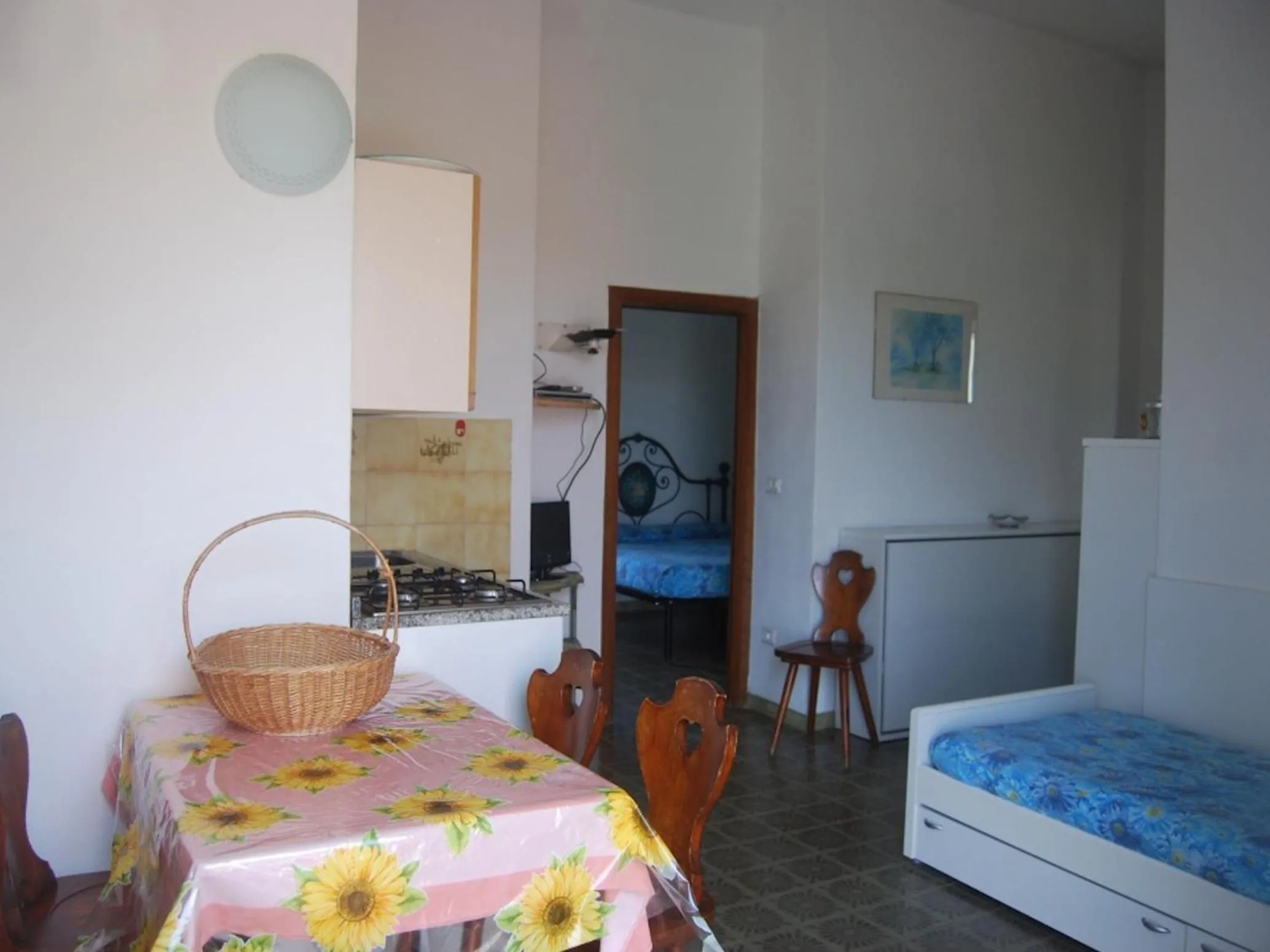 Living room, Bed in Mandel Residence by Mandel Club