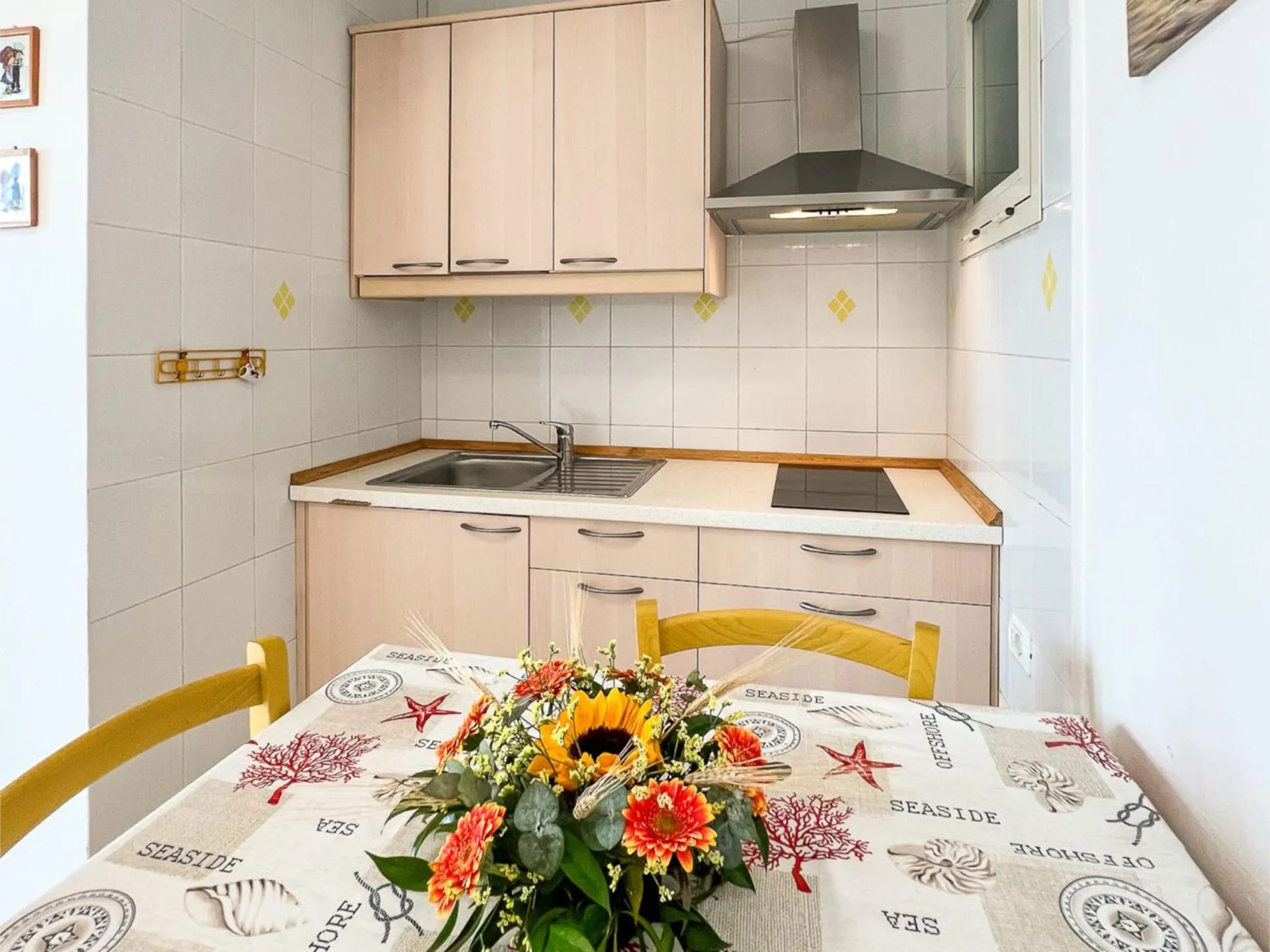 Kitchen or kitchenette in Mandel Residence by Mandel Club