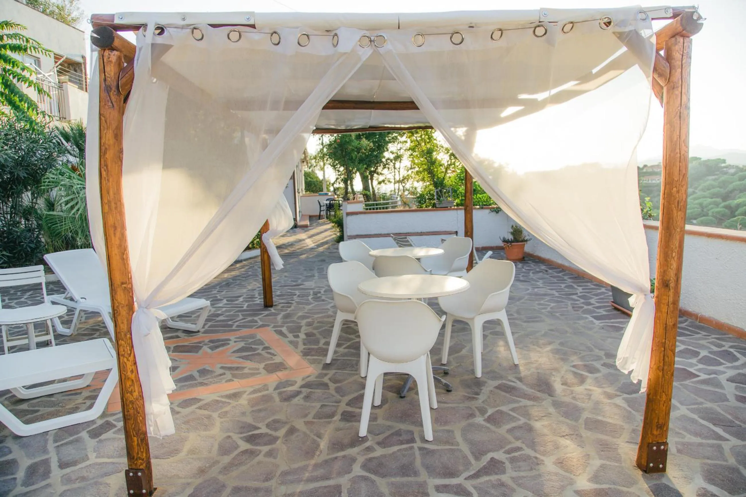 Solarium in Mandel Residence by Mandel Club