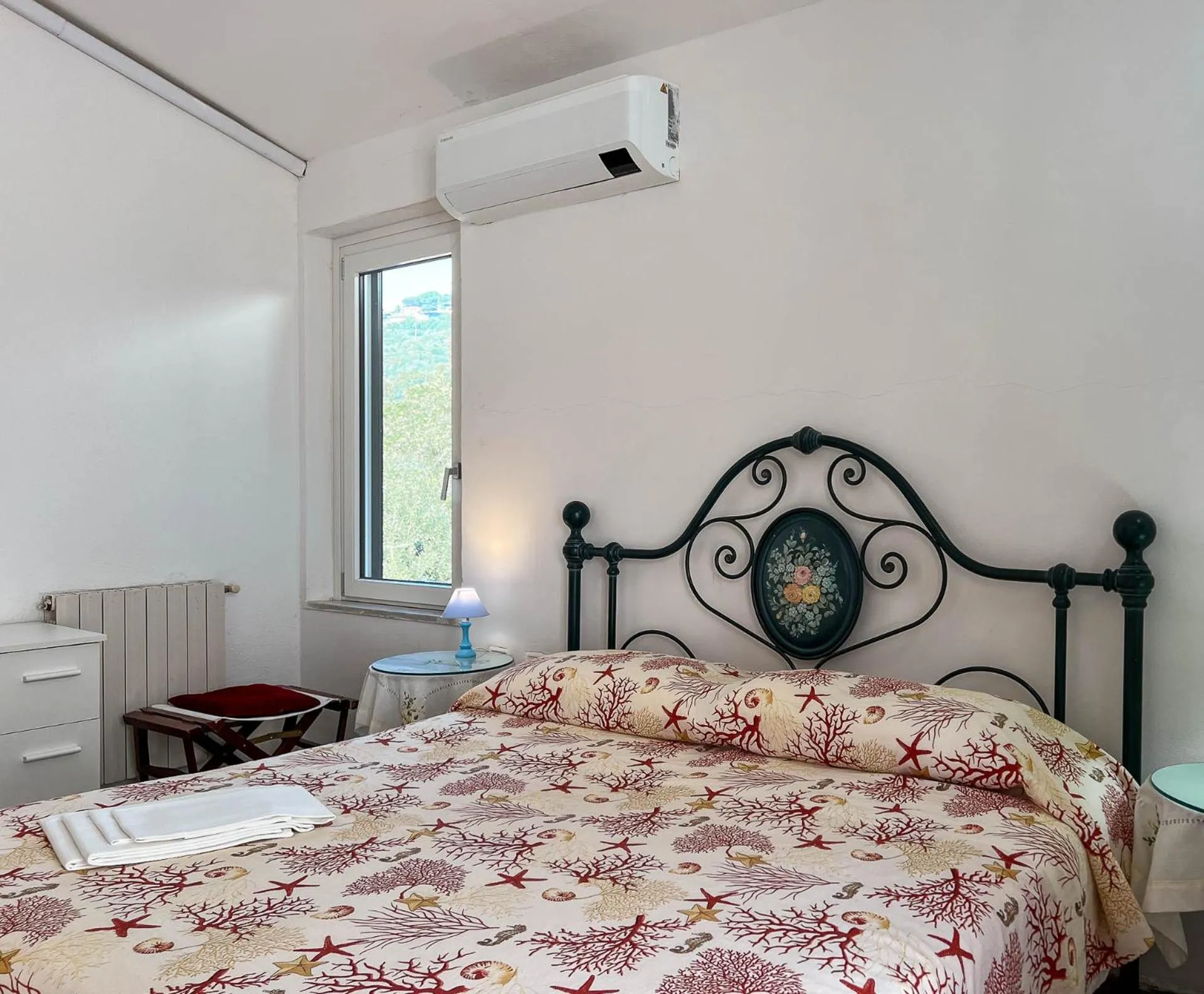 Bedroom, Bed in Mandel Residence by Mandel Club