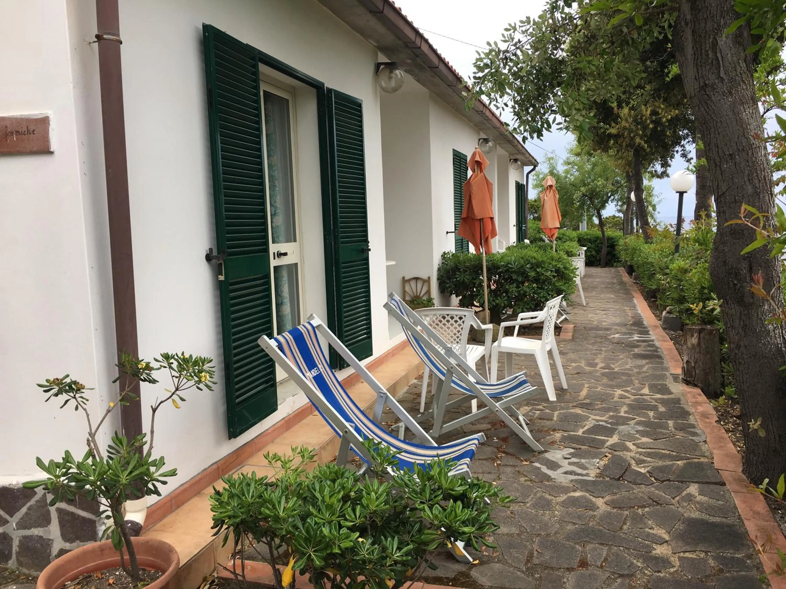 Garden view in Mandel Residence by Mandel Club