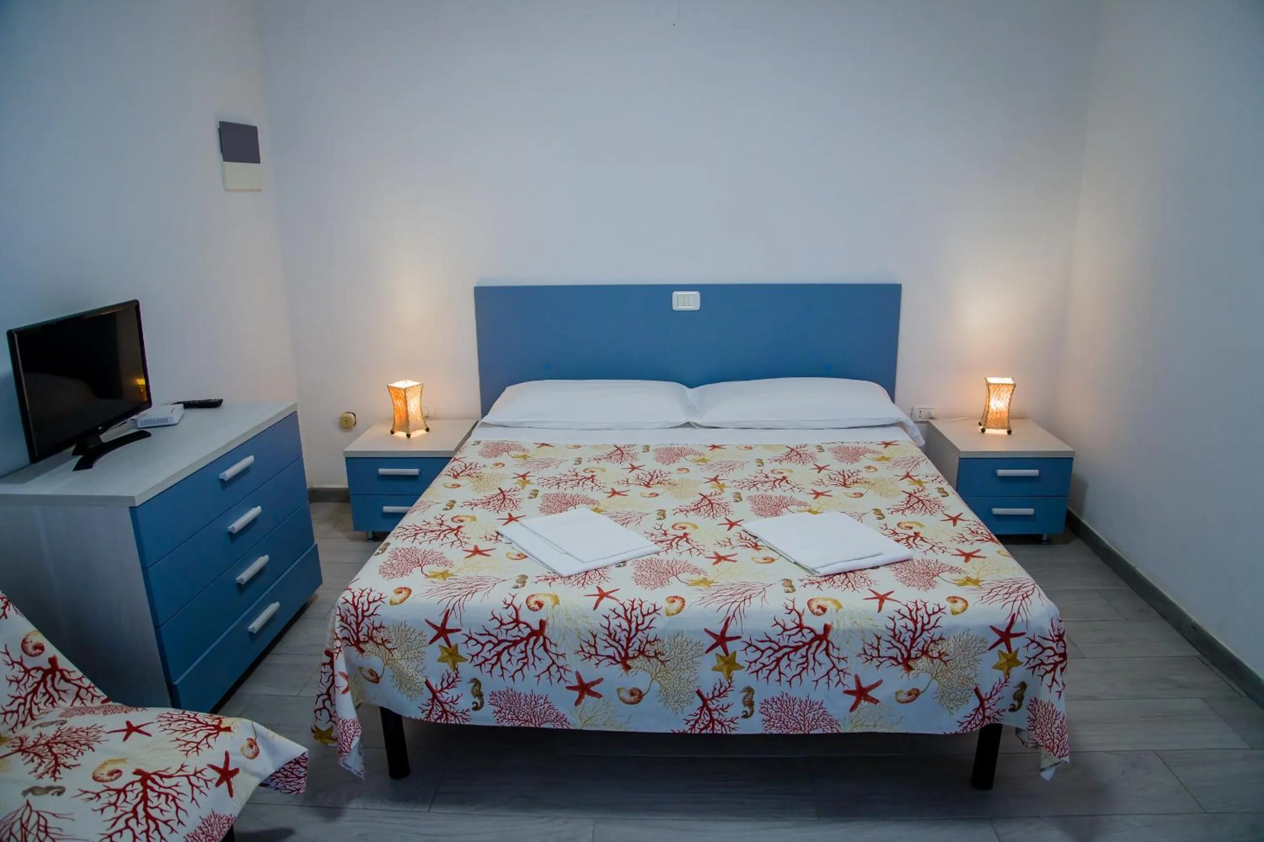 Bedroom, Bed in Mandel Residence by Mandel Club