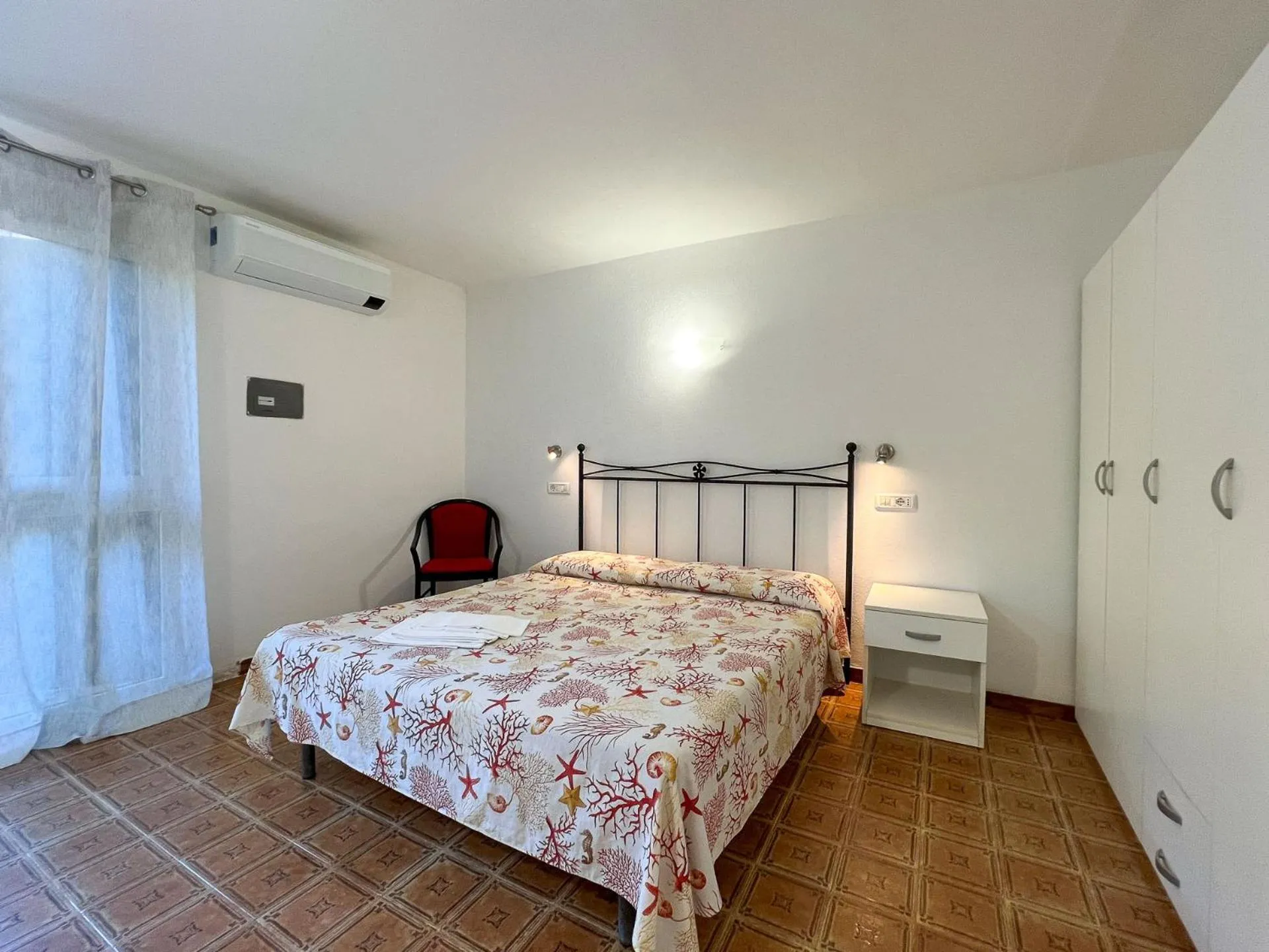 Bedroom, Bed in Mandel Residence by Mandel Club