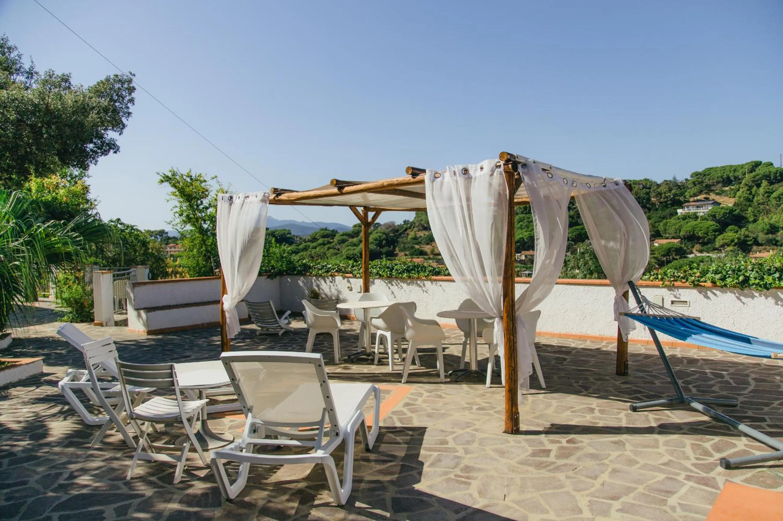 Solarium in Mandel Residence by Mandel Club