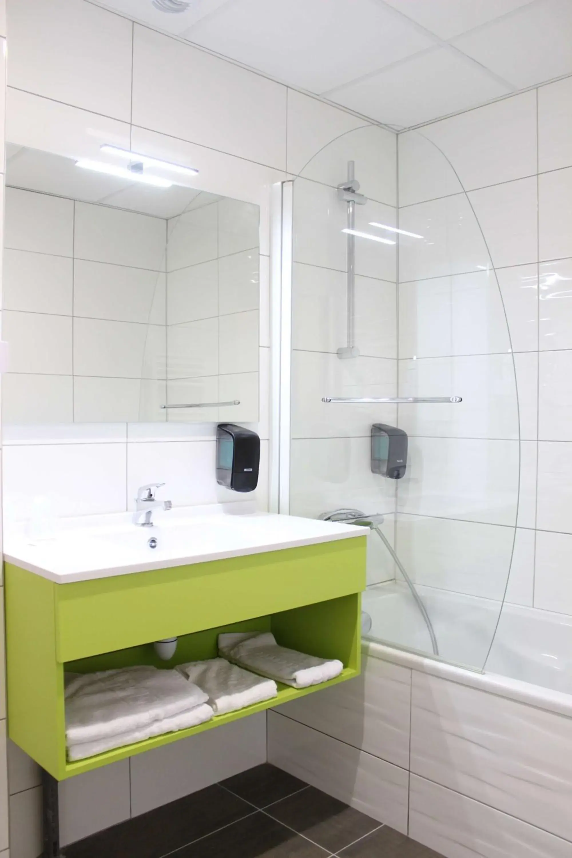 Standard Double Room in Brit Hotel Brive La Gaillarde - Restaurant La Limousine Standard Double Room in Brit Hotel Brive La Gaillarde - Restaurant La Limousine