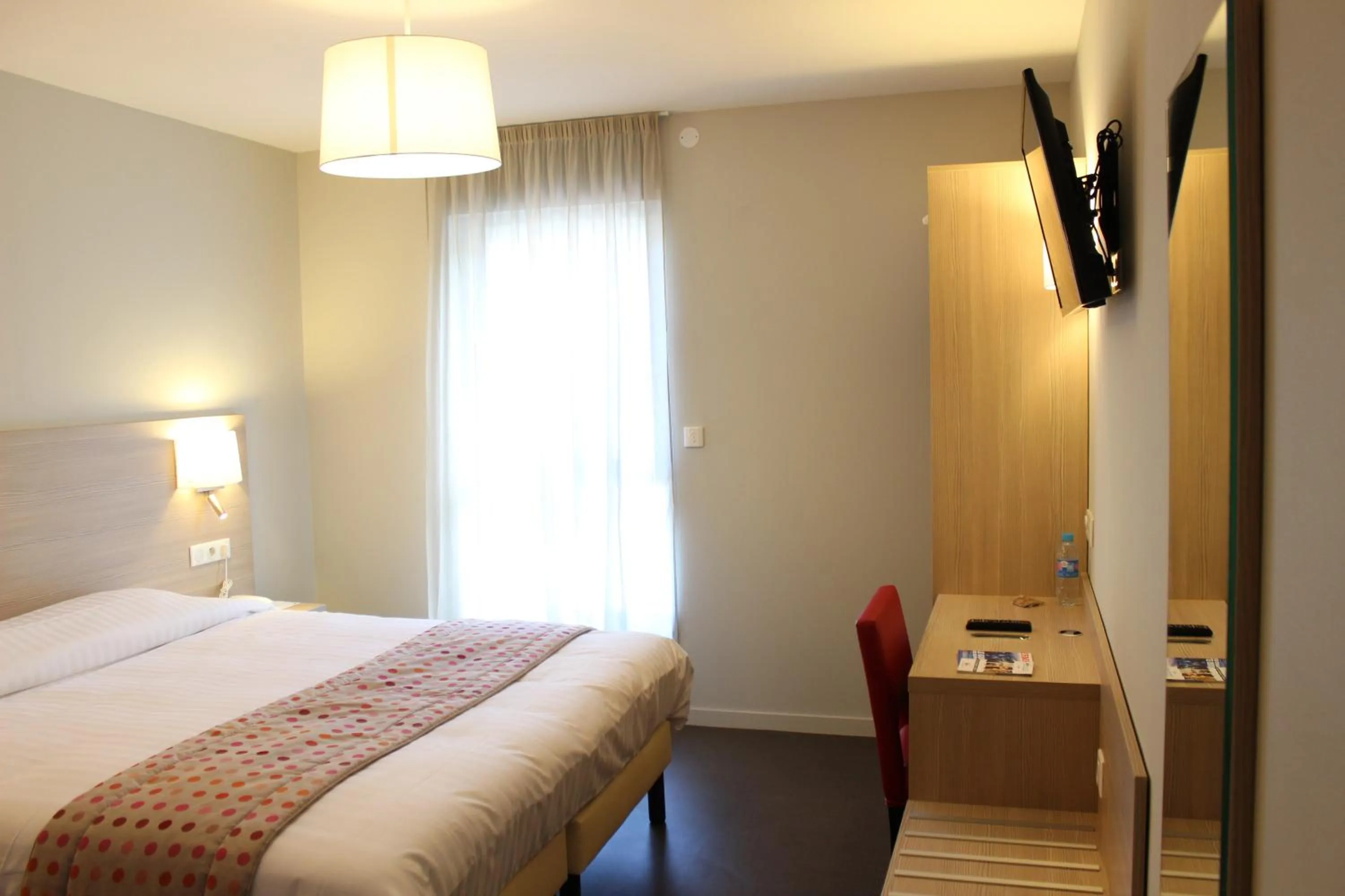 Property building, Bed in Brit Hotel Brive La Gaillarde - Restaurant La Limousine