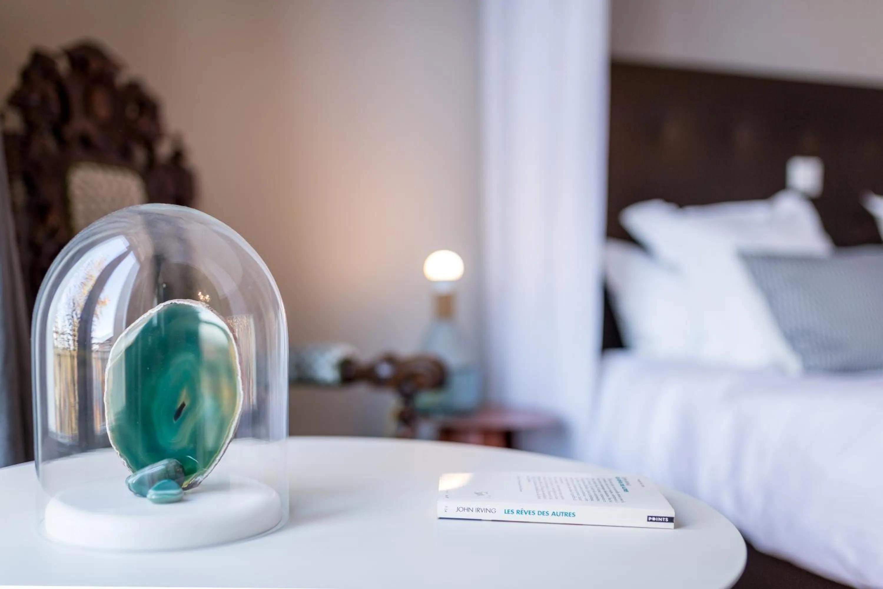 Decorative detail in L'Autre Rives