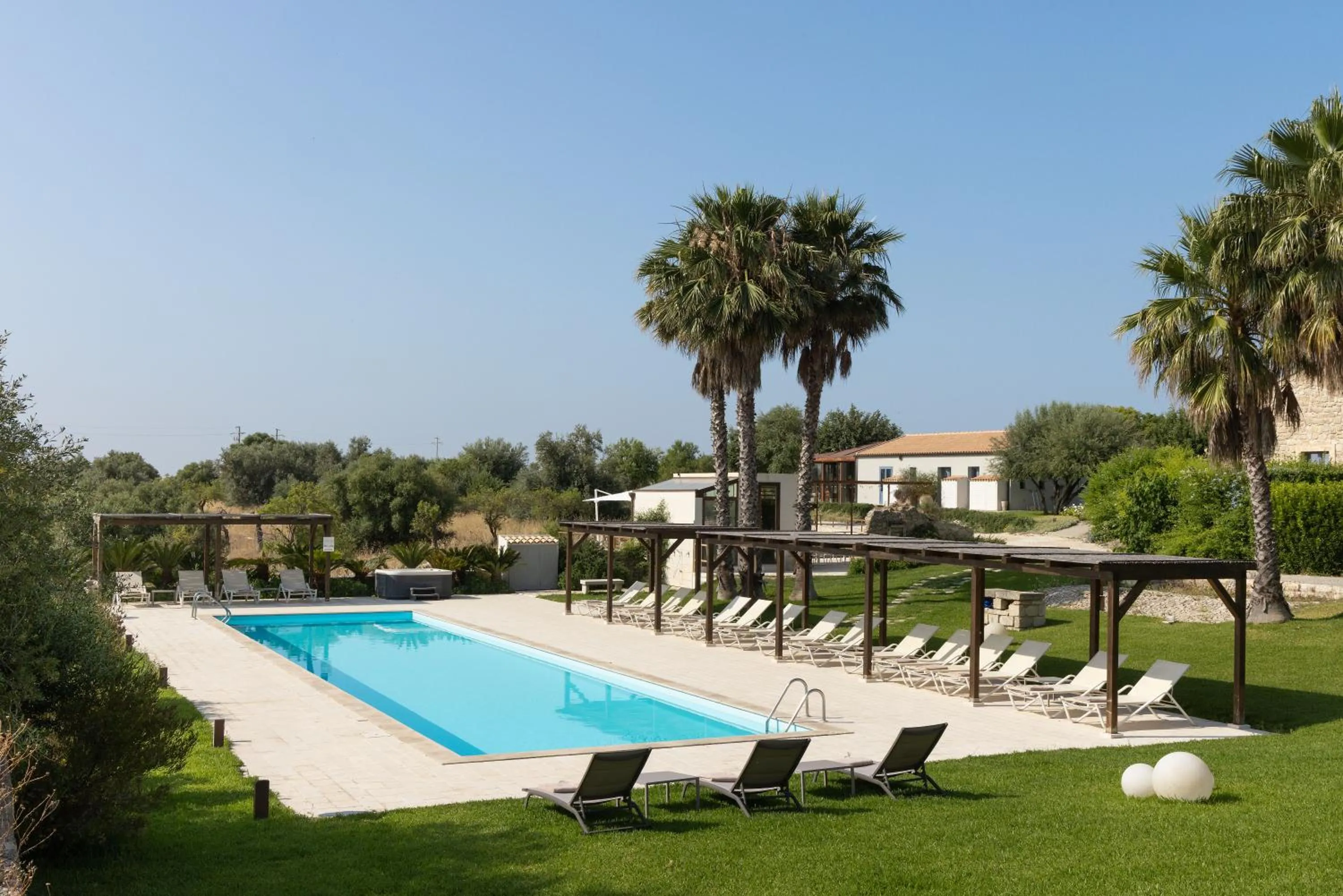 Swimming pool in Masseria del Carrubo