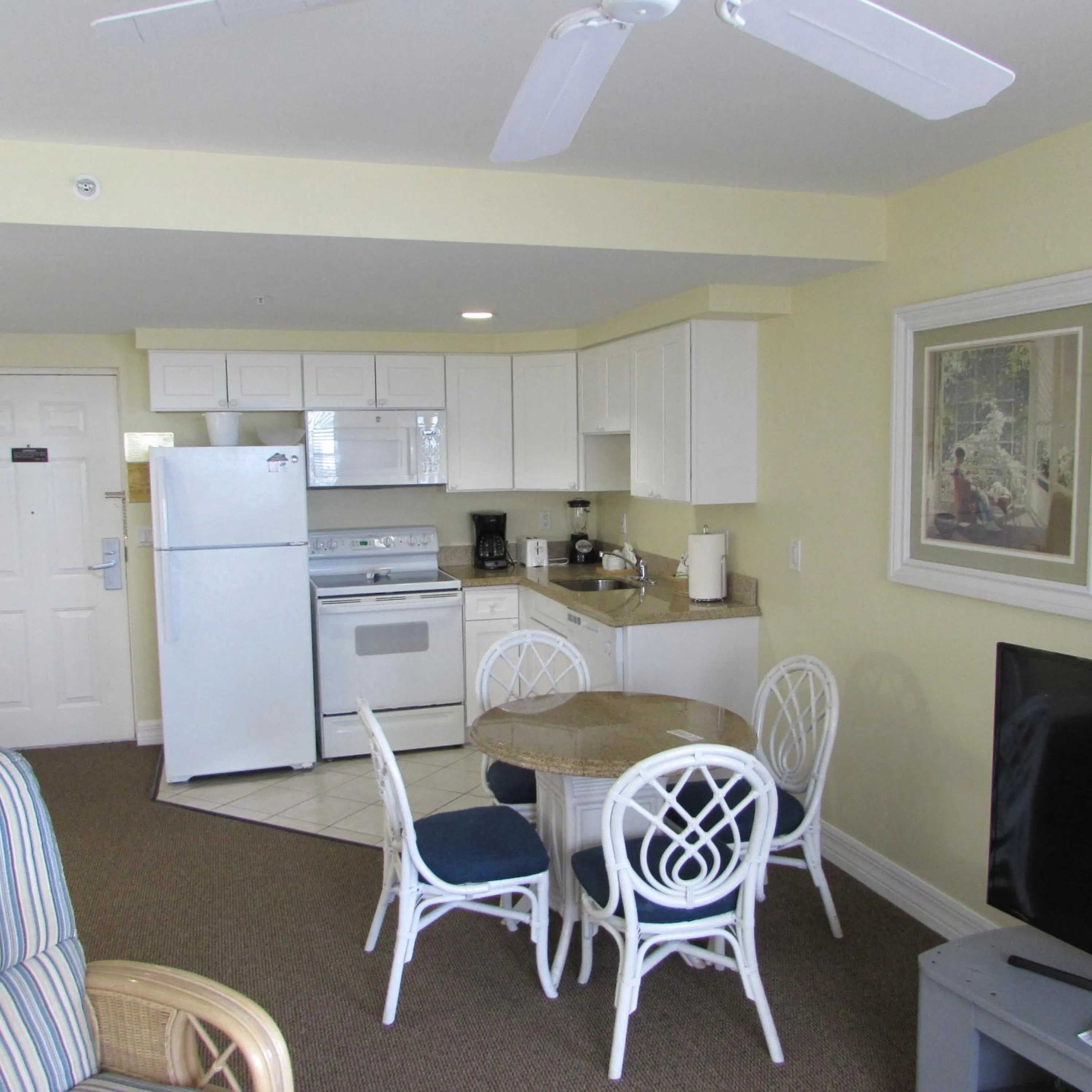 Kitchen or kitchenette in Edison Beach House