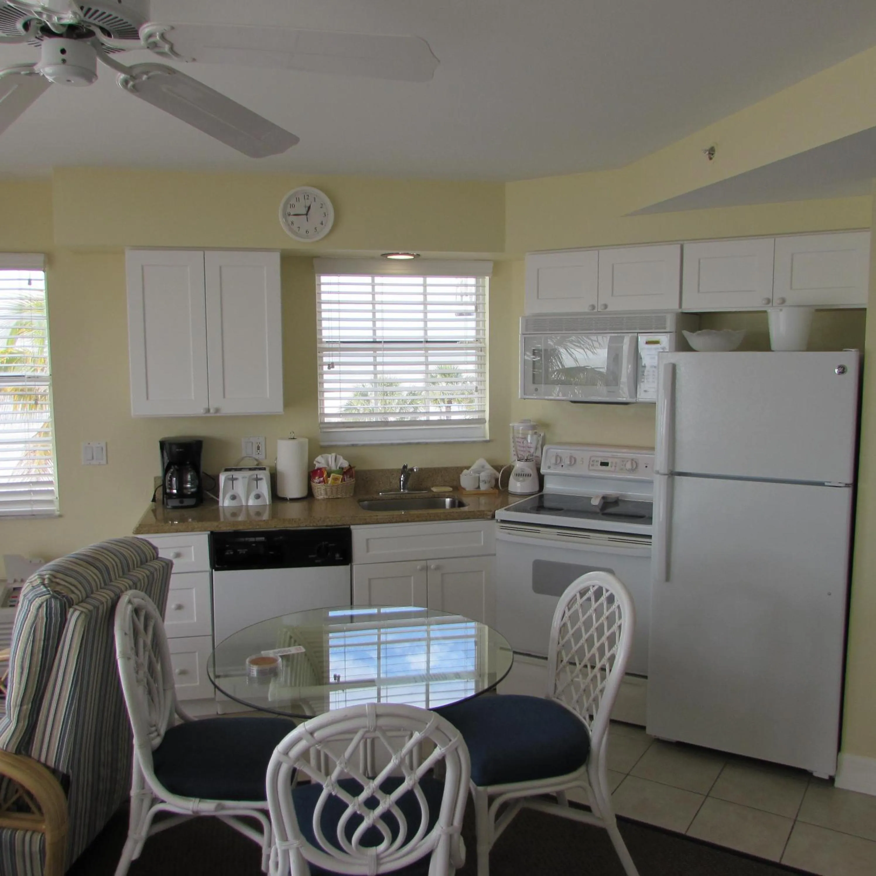 Kitchen or kitchenette in Edison Beach House