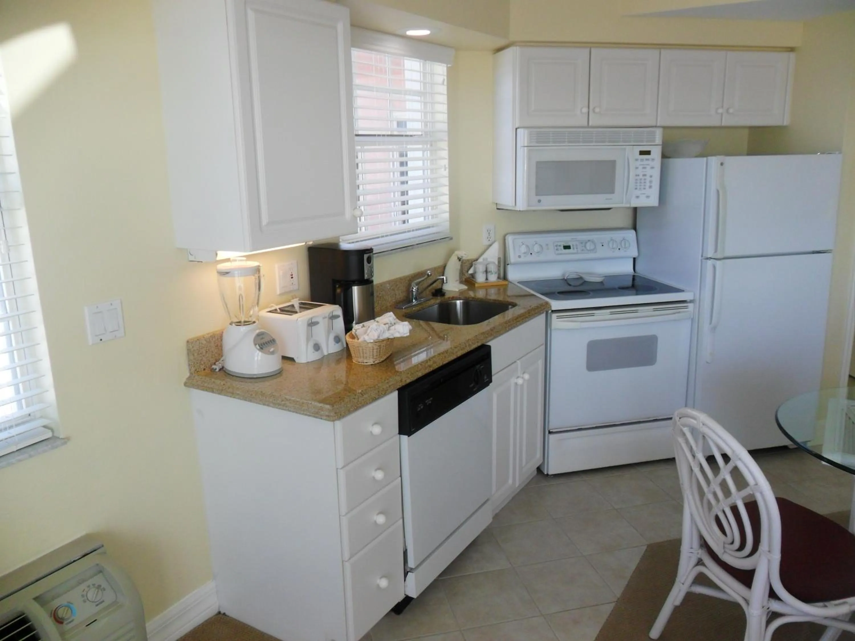 Kitchen or kitchenette in Edison Beach House