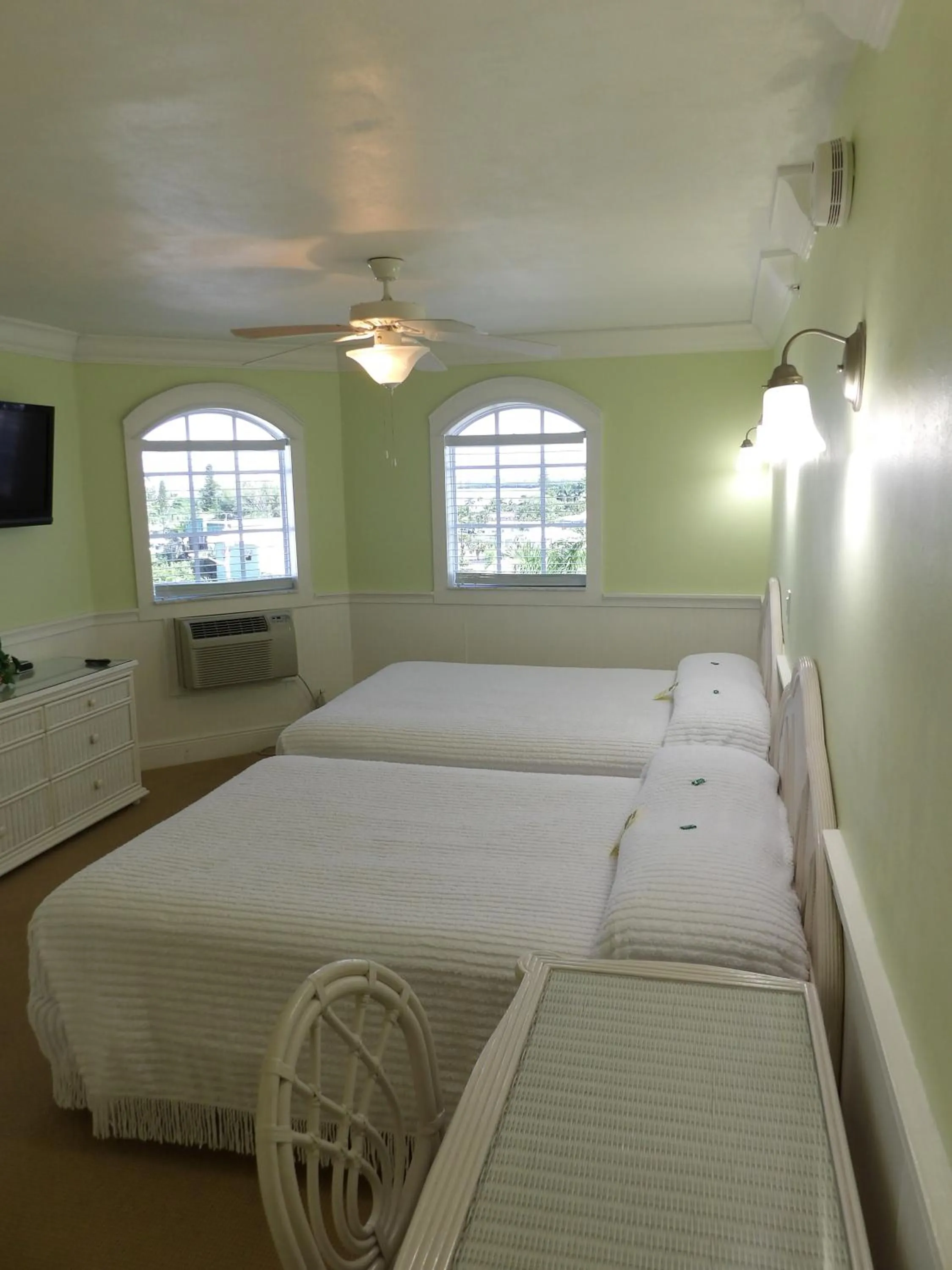Bed in Edison Beach House