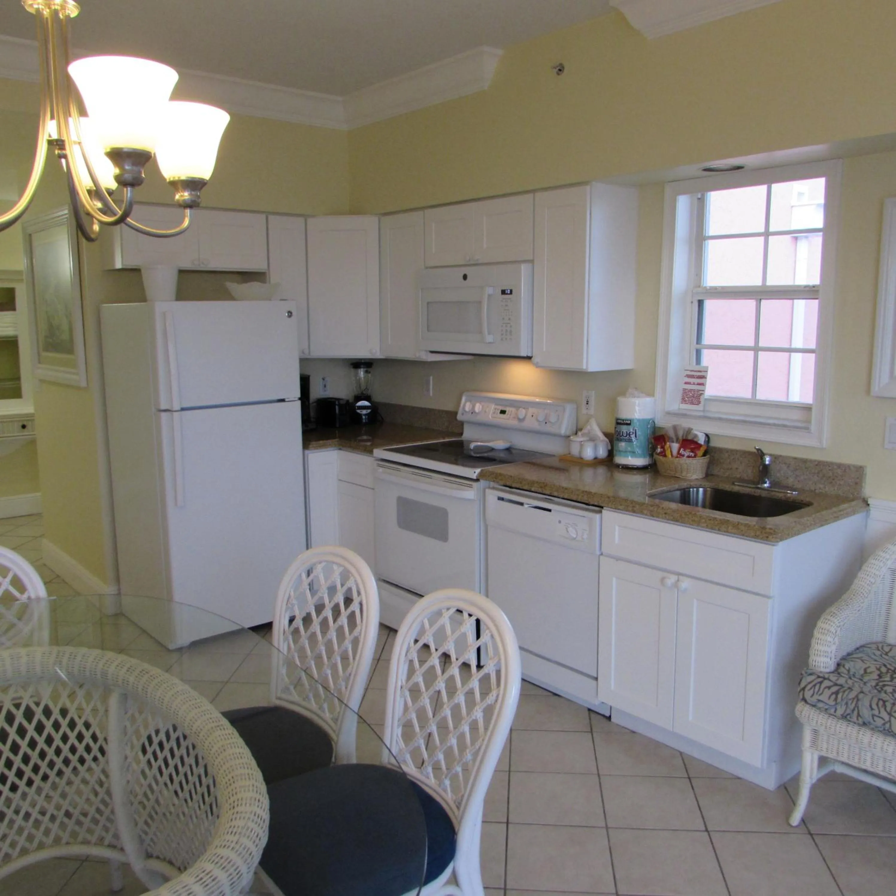 Kitchen or kitchenette in Edison Beach House