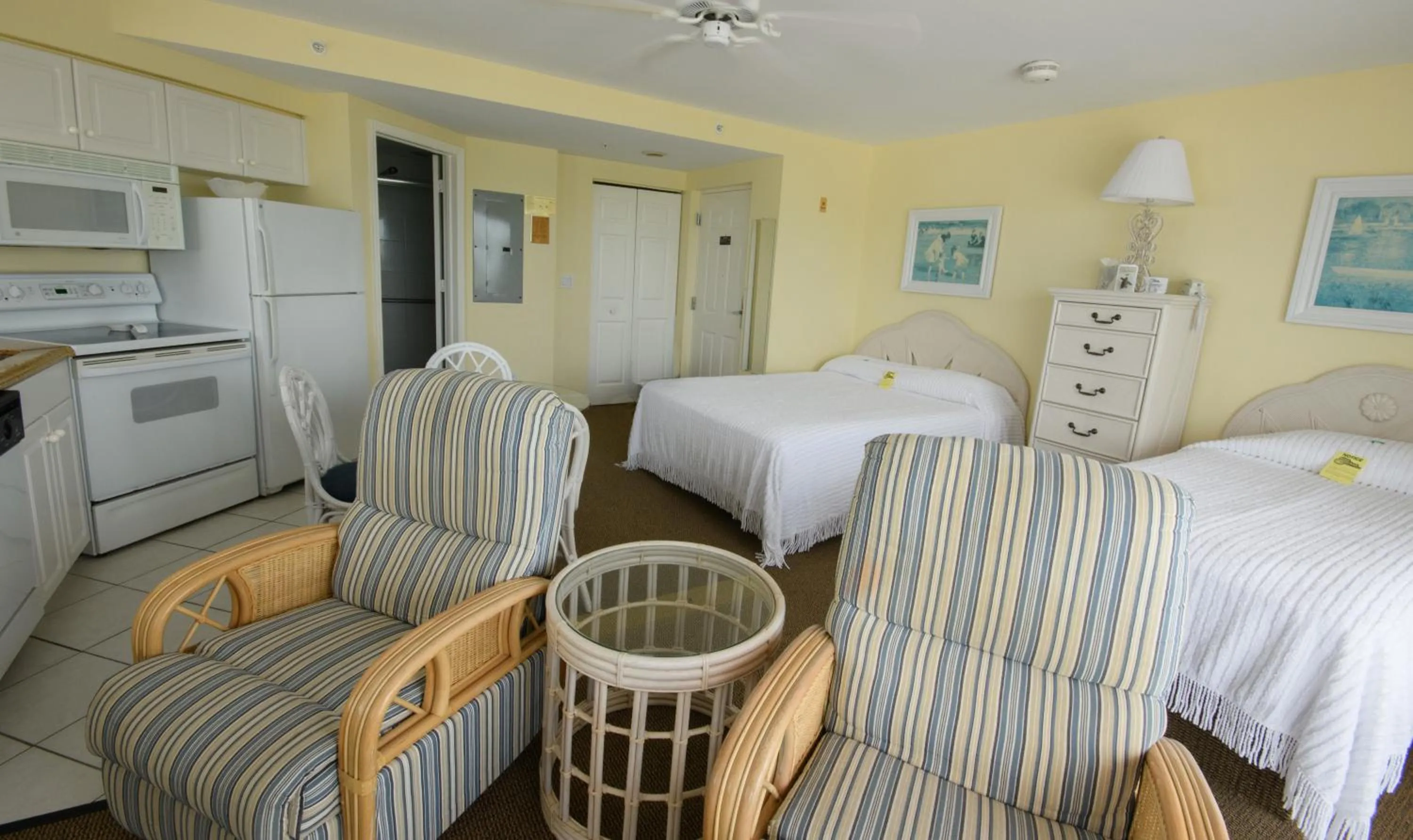 Living room in Edison Beach House