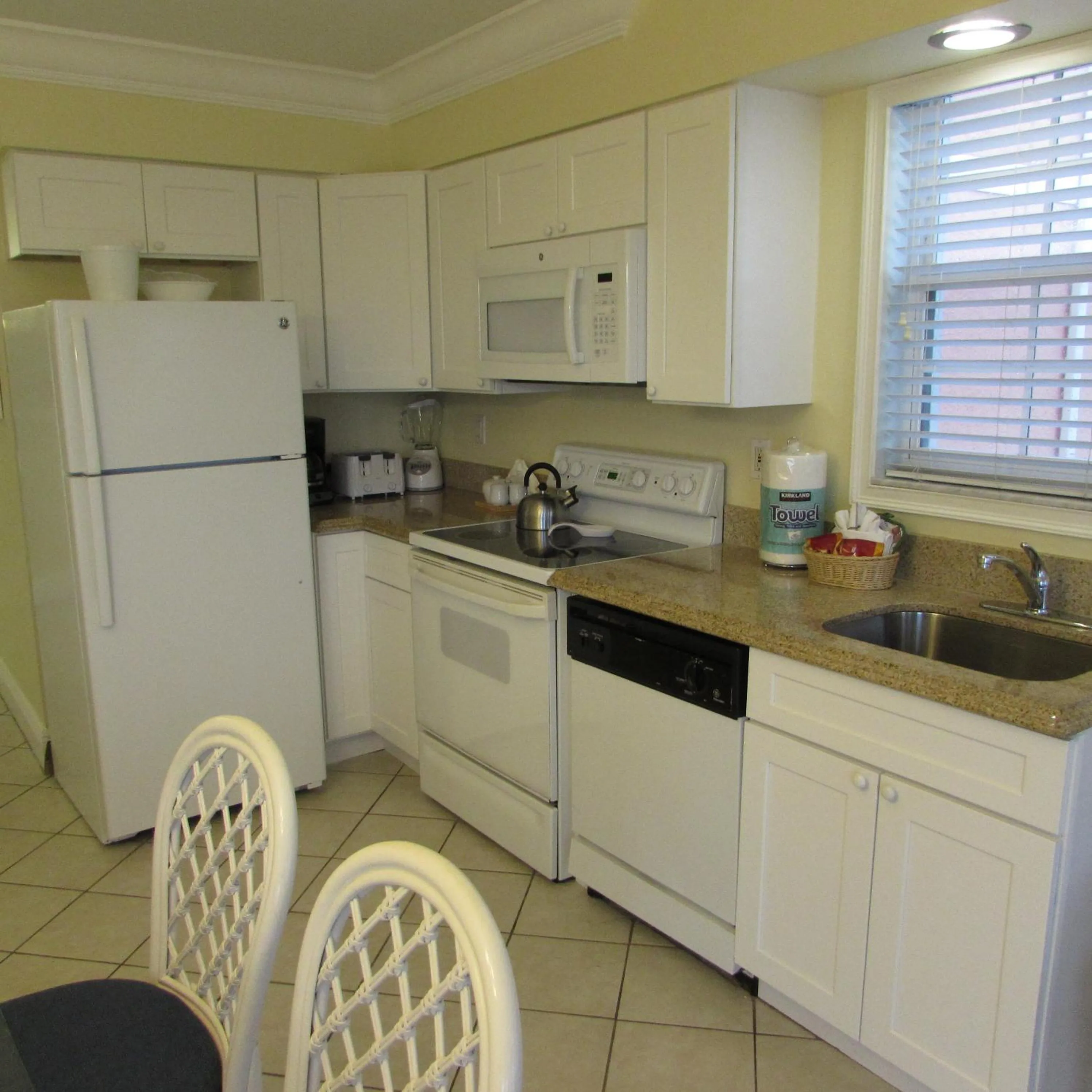 Kitchen or kitchenette in Edison Beach House