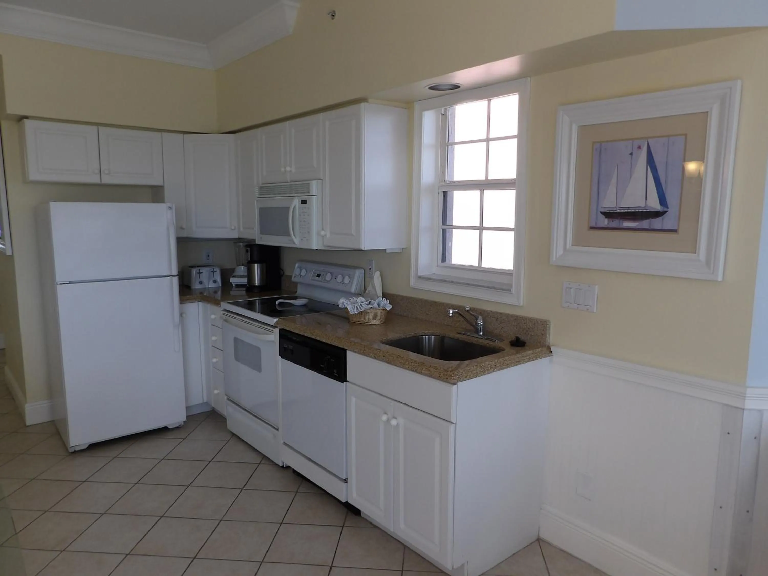 Kitchen or kitchenette in Edison Beach House