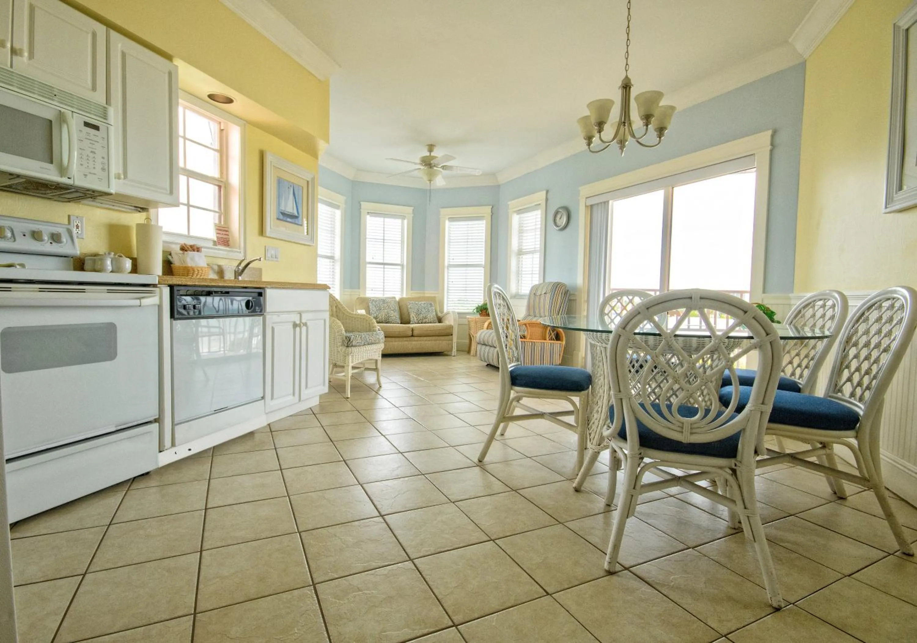 Dining area in Edison Beach House