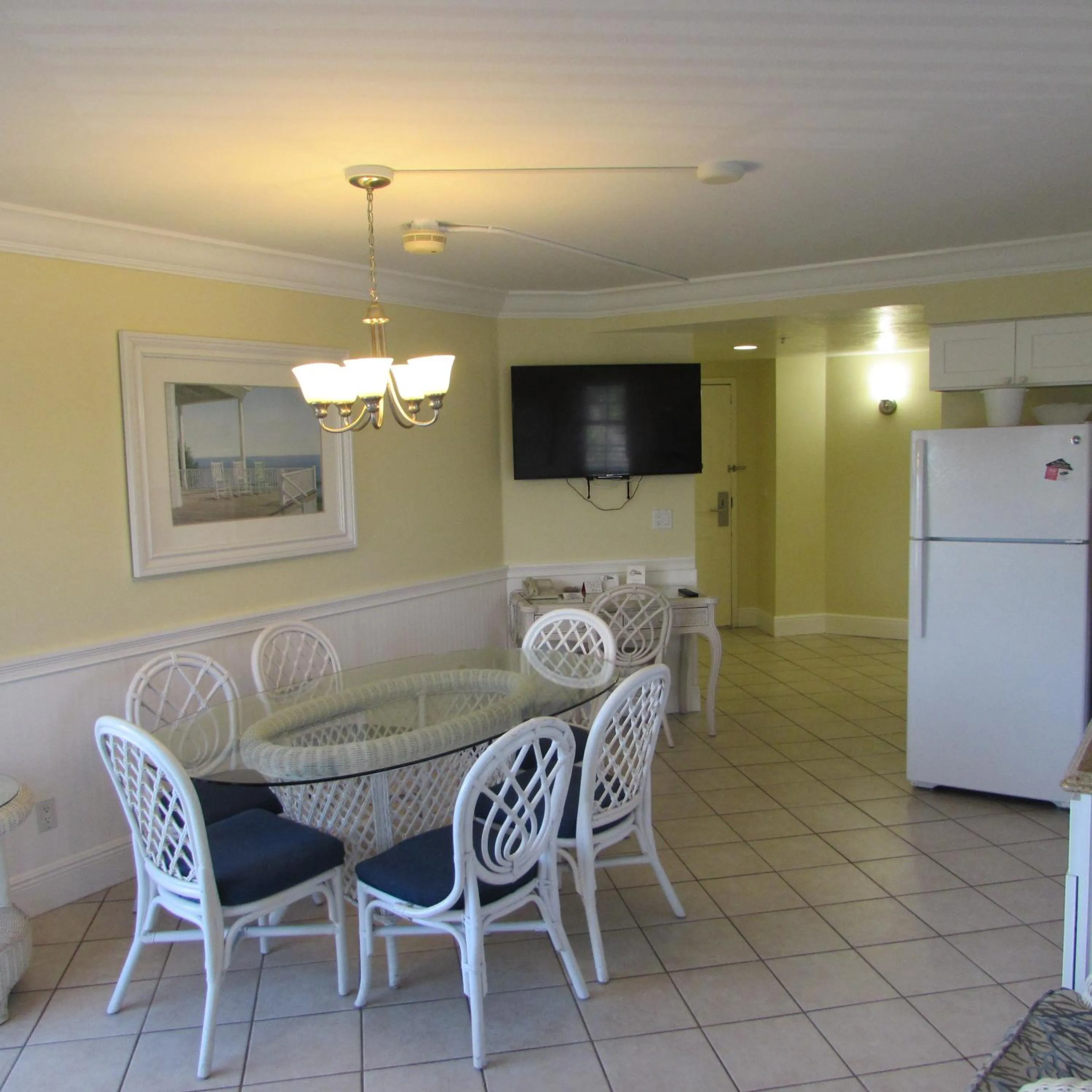 Dining area in Edison Beach House