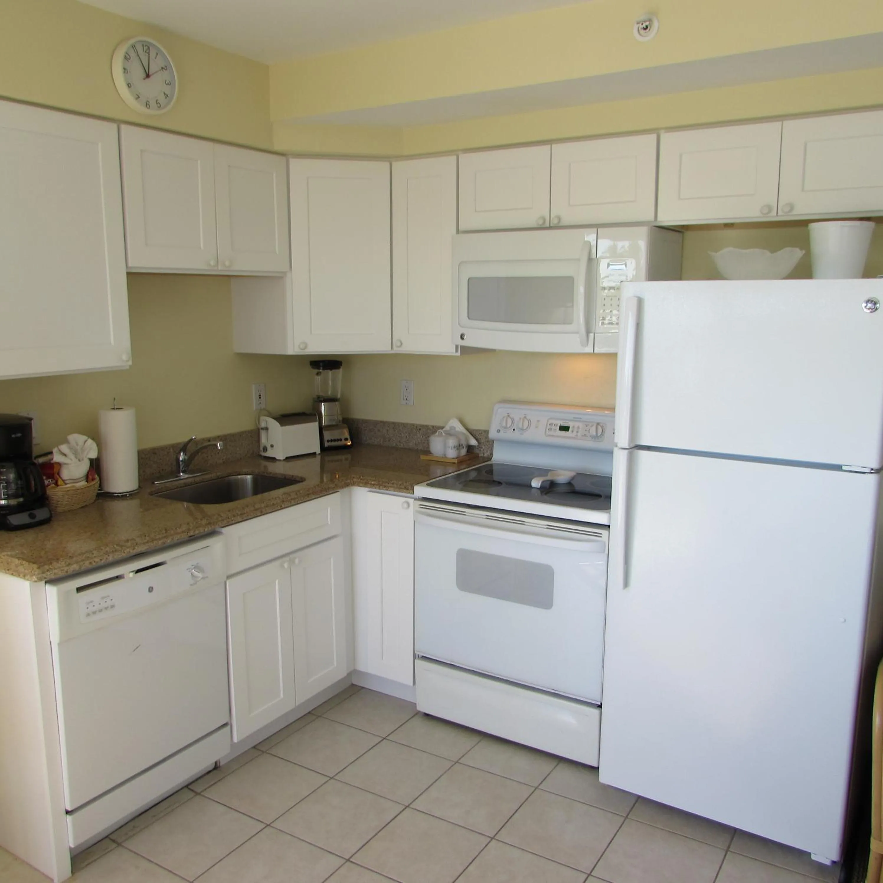 Kitchen or kitchenette in Edison Beach House