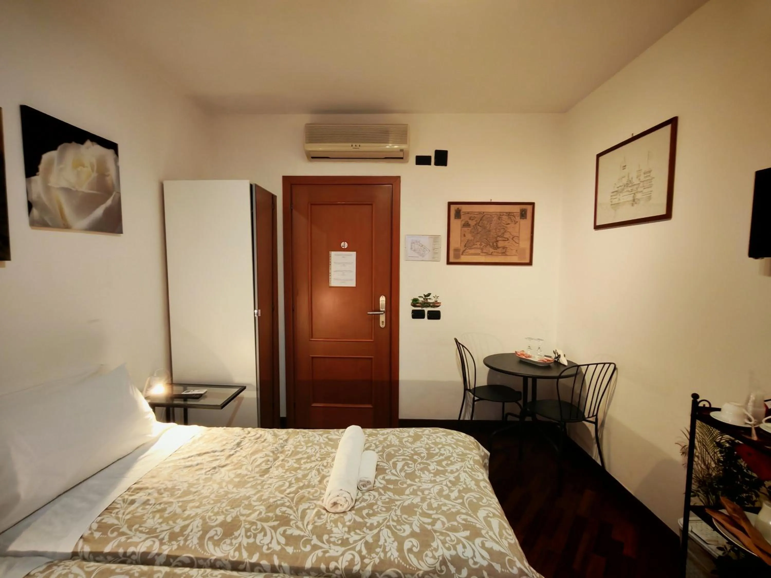 Bed in Leonardo Rome Holidays