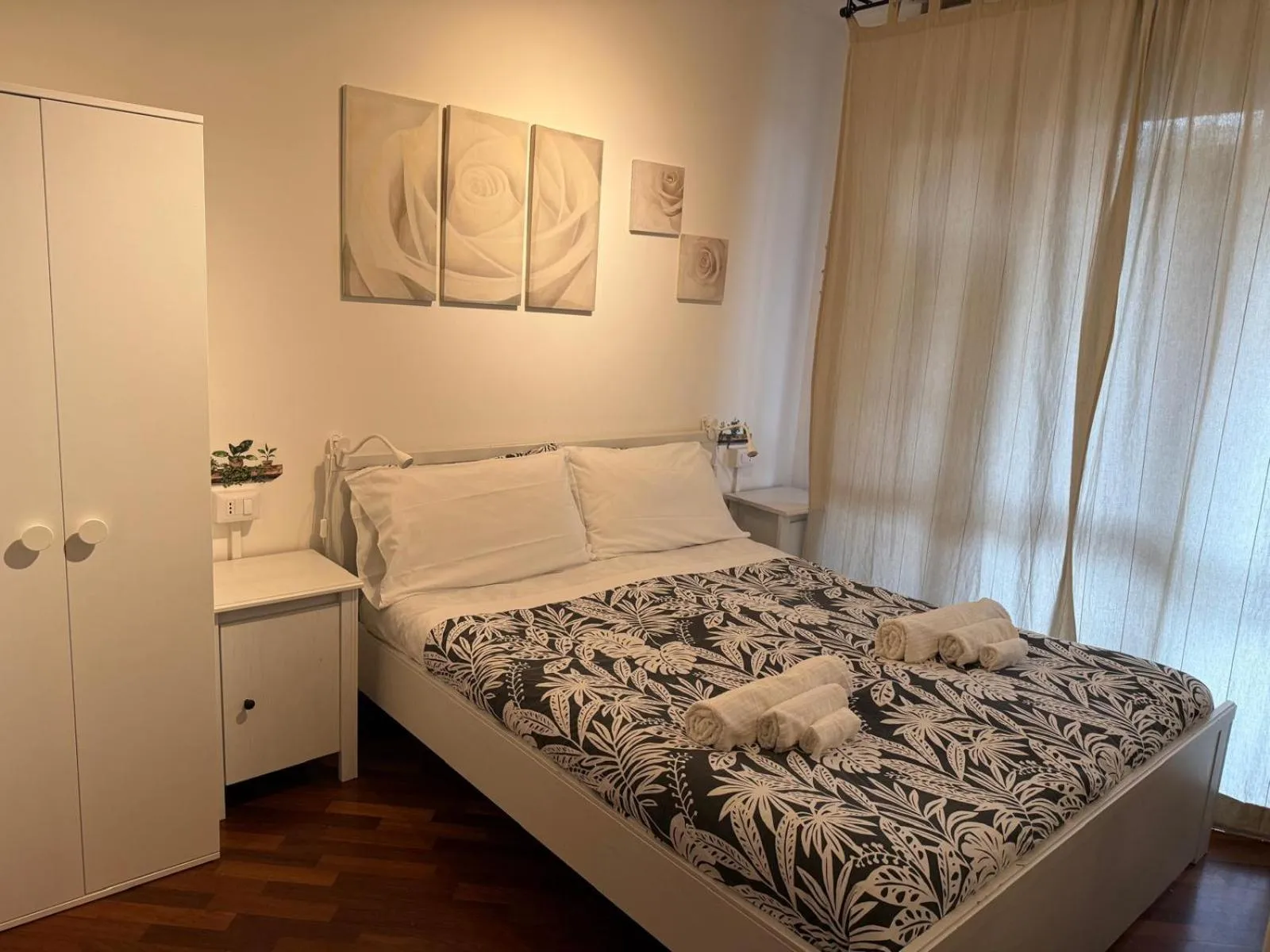 Bed in Leonardo Rome Holidays