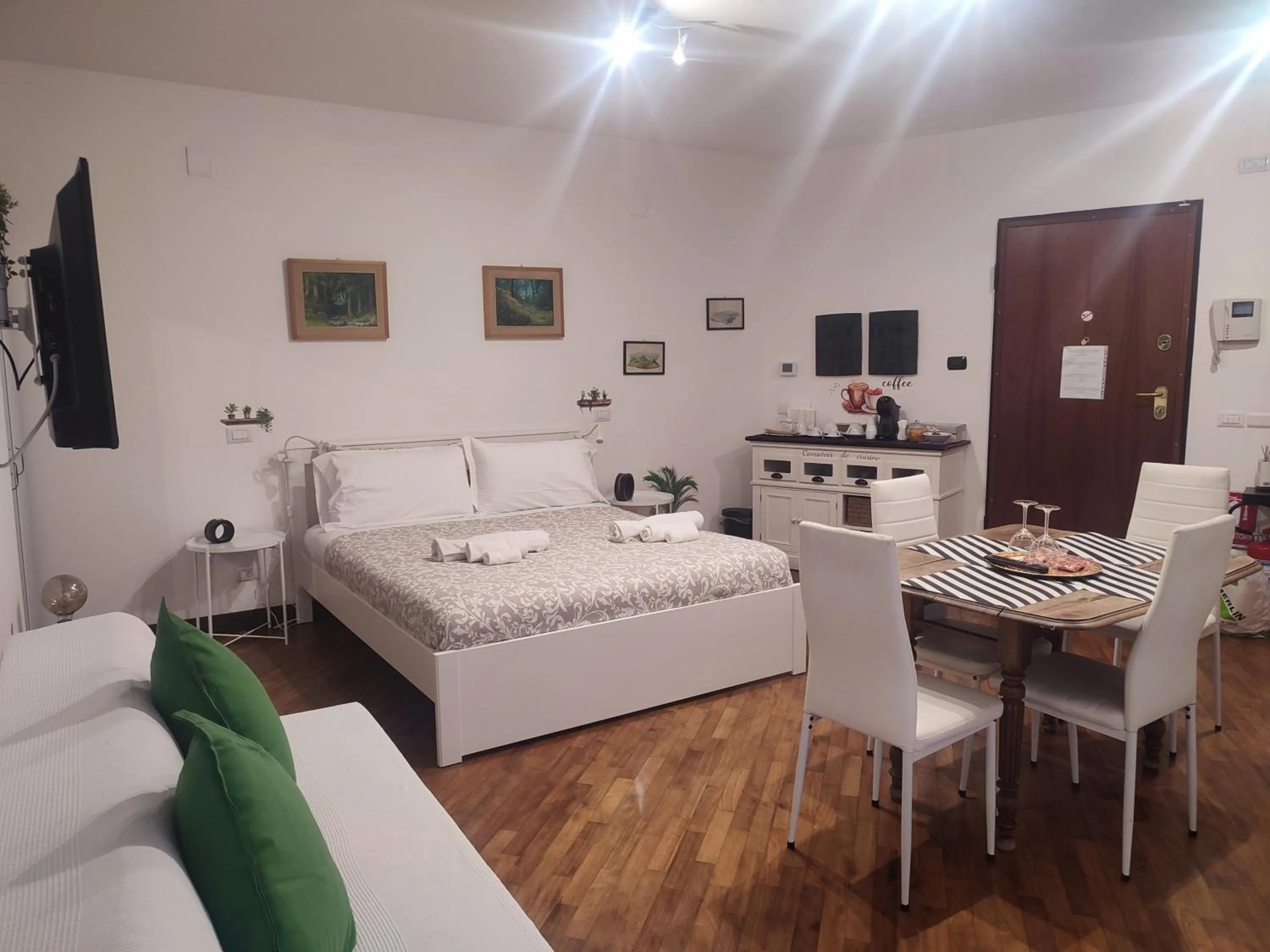 Bed in Leonardo Rome Holidays