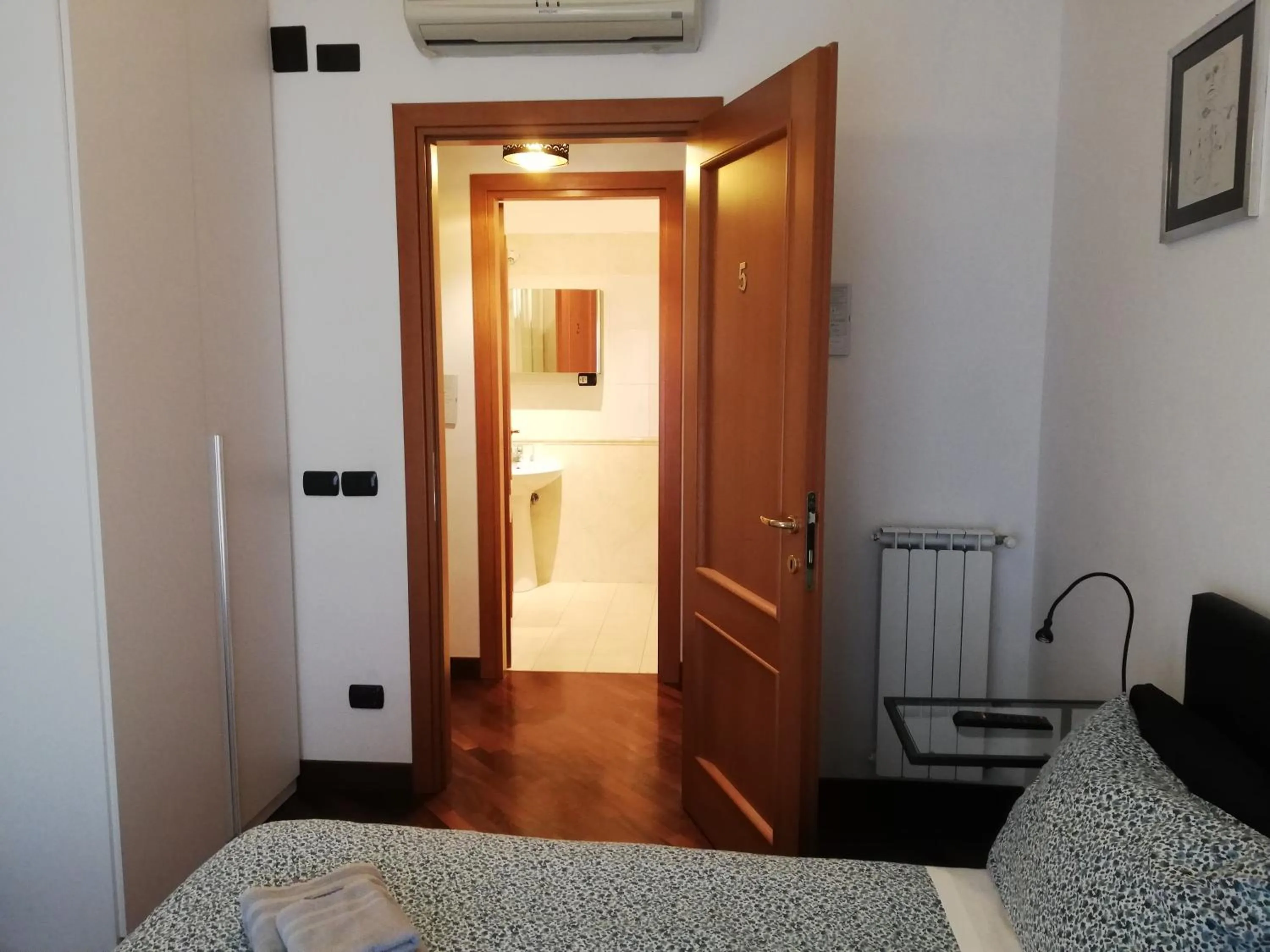 Bed in Leonardo Rome Holidays