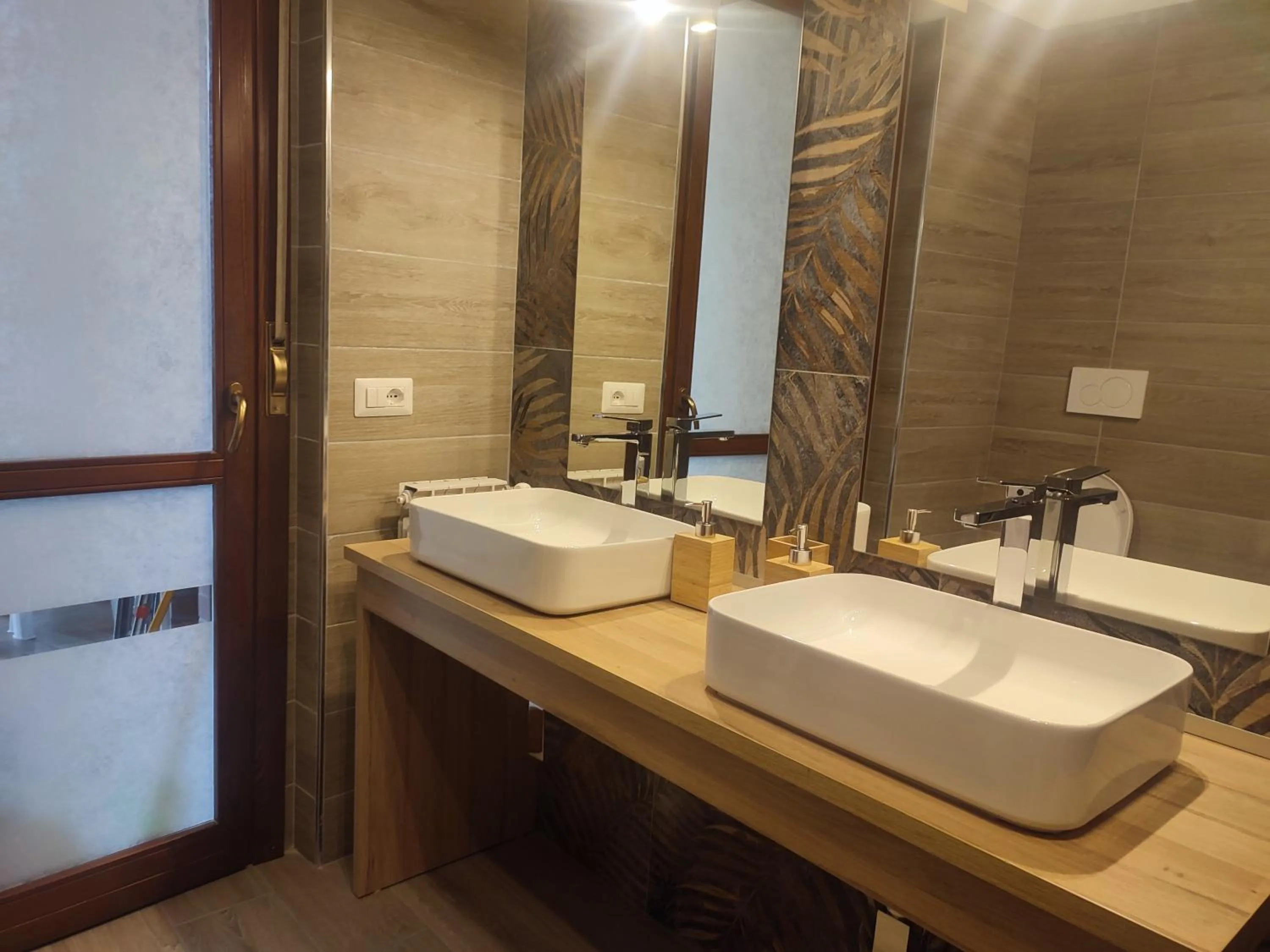 Bathroom in Leonardo Rome Holidays