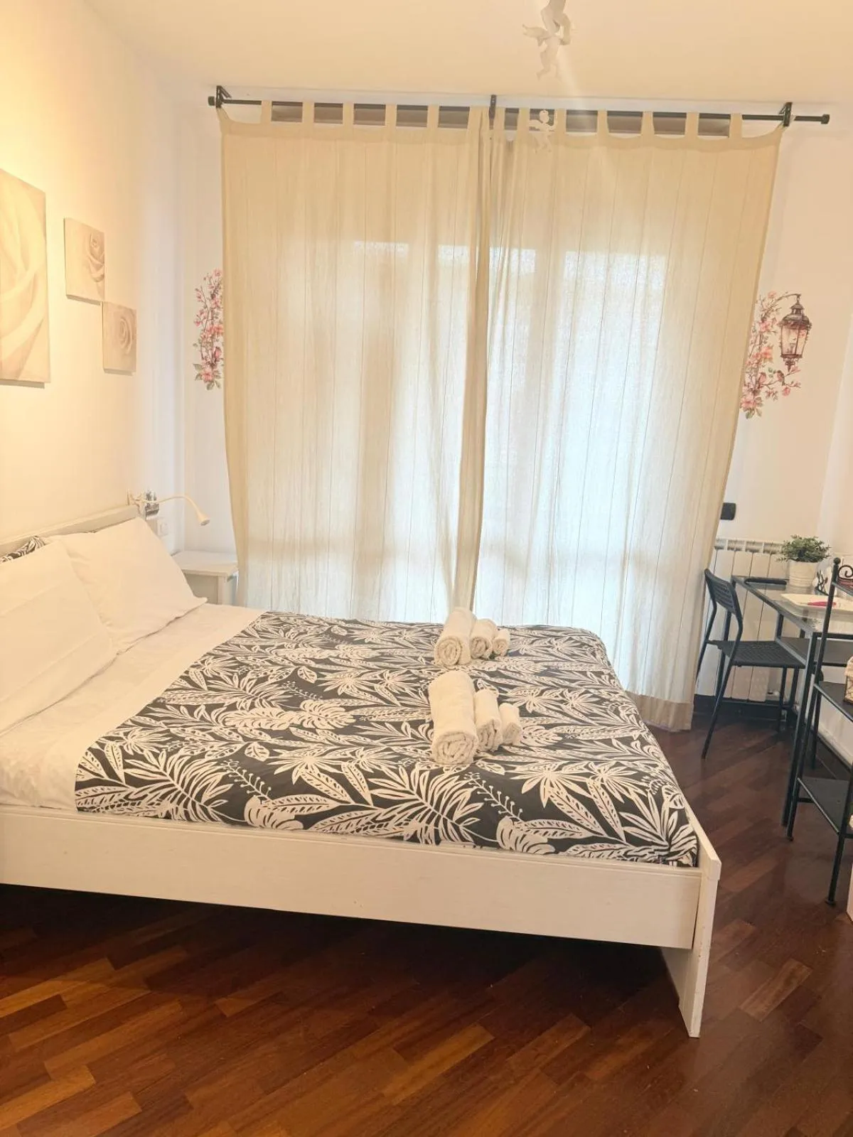 Bed in Leonardo Rome Holidays