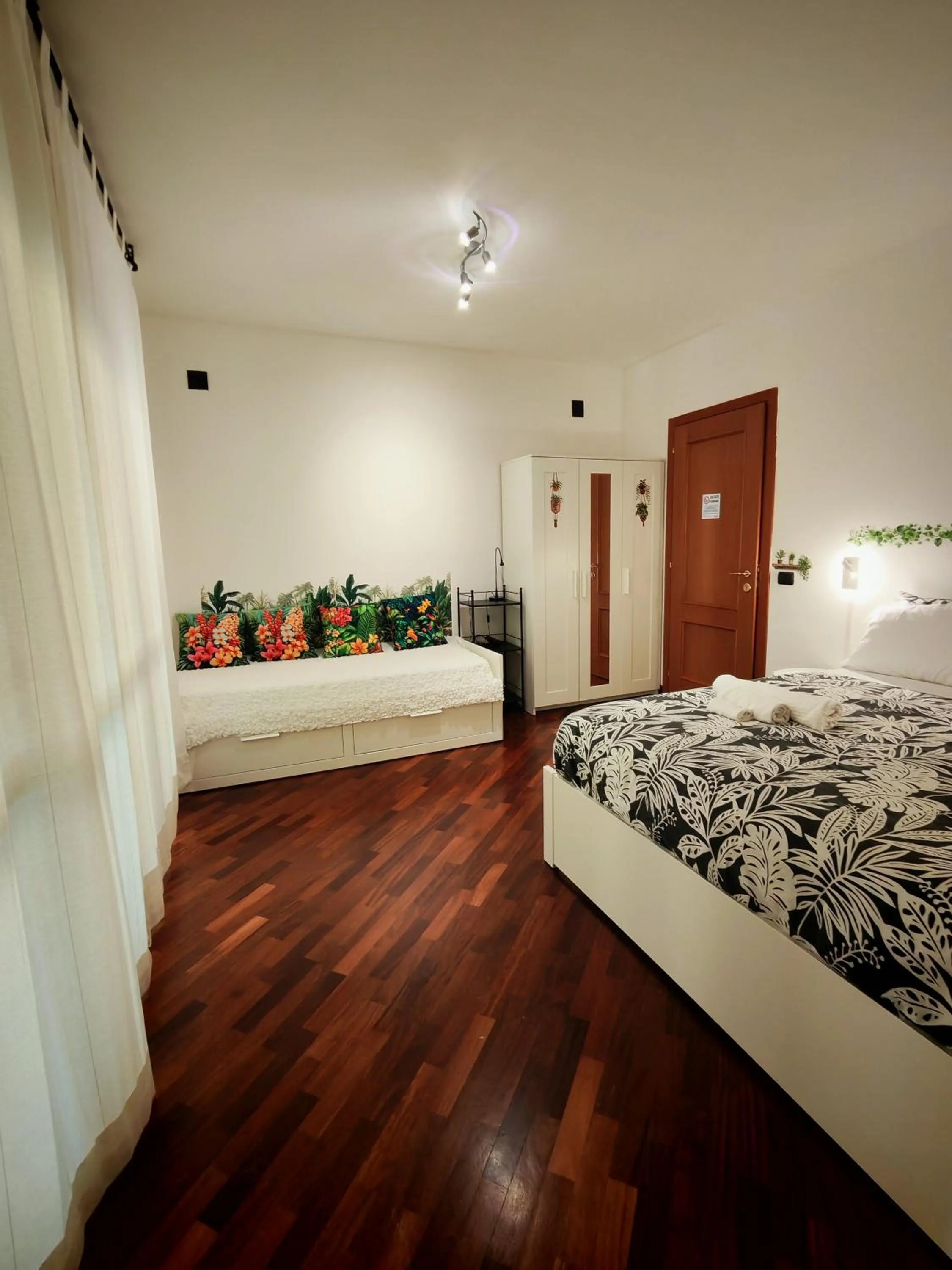 Bed in Leonardo Rome Holidays